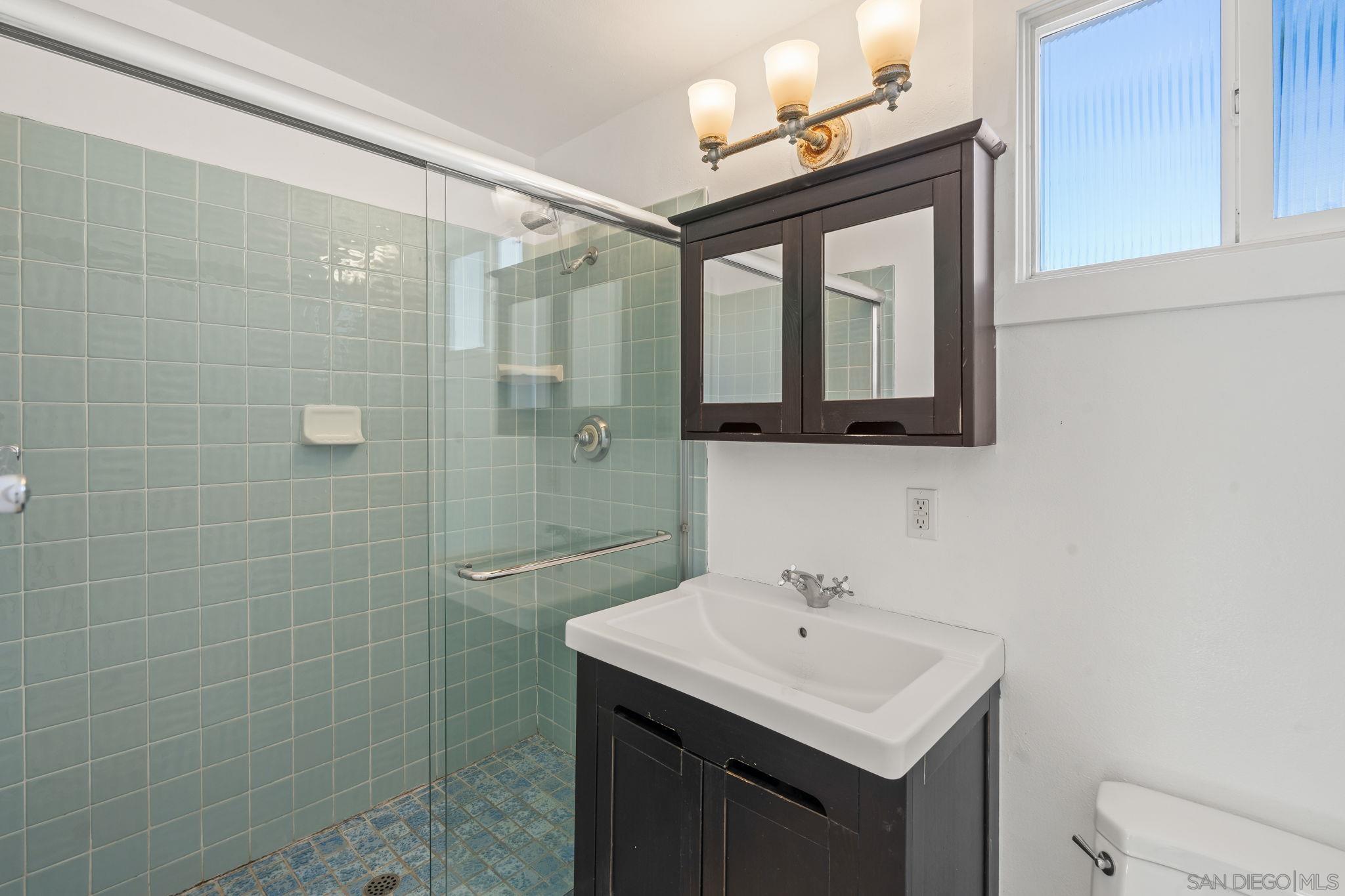 Detail Gallery Image 15 of 30 For 1422  6th Street, Coronado,  CA 92118 - 3 Beds | 2 Baths