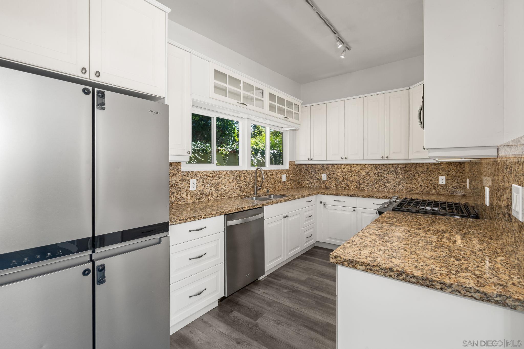 Detail Gallery Image 8 of 30 For 1422  6th Street, Coronado,  CA 92118 - 3 Beds | 2 Baths