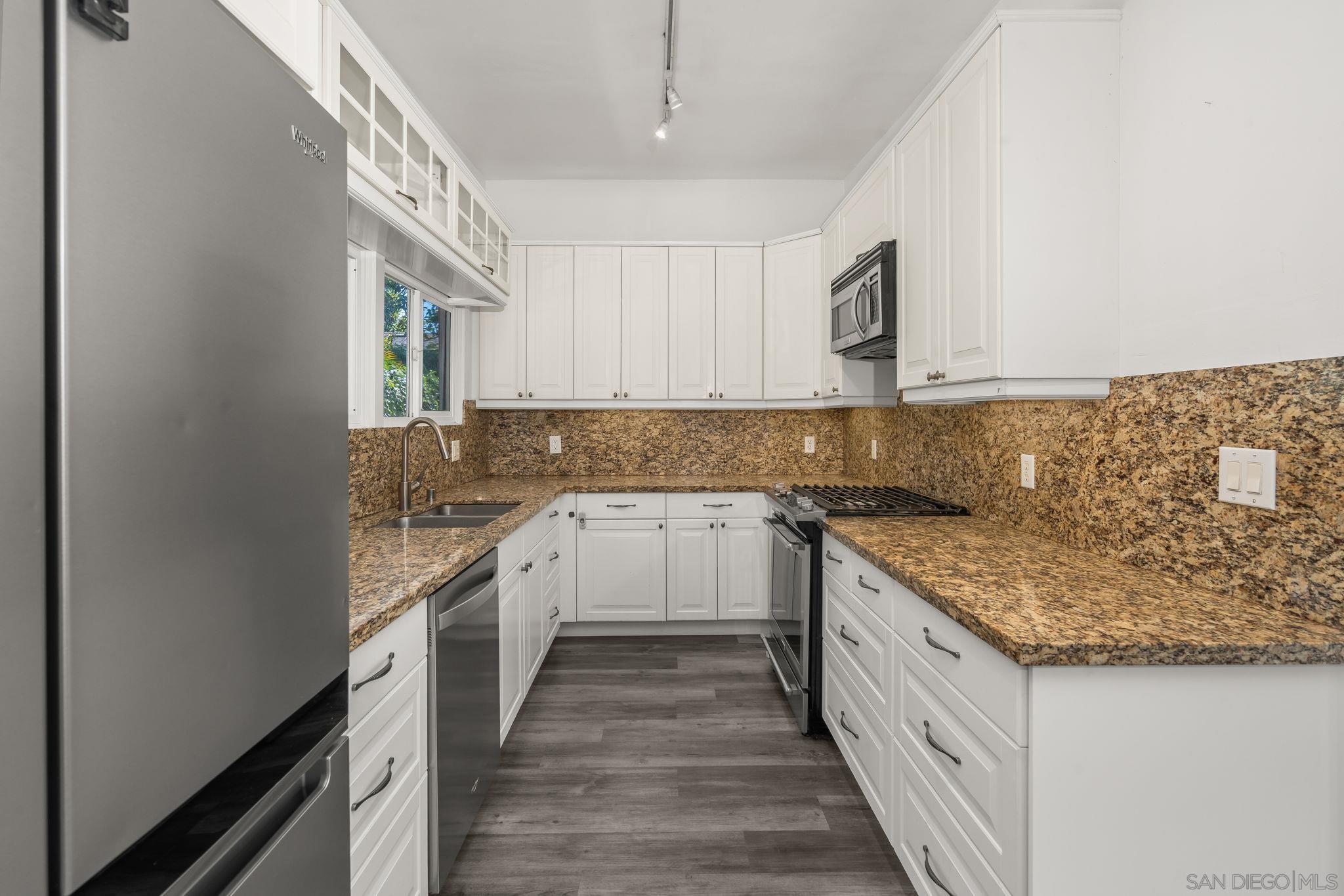 Detail Gallery Image 9 of 30 For 1422  6th Street, Coronado,  CA 92118 - 3 Beds | 2 Baths