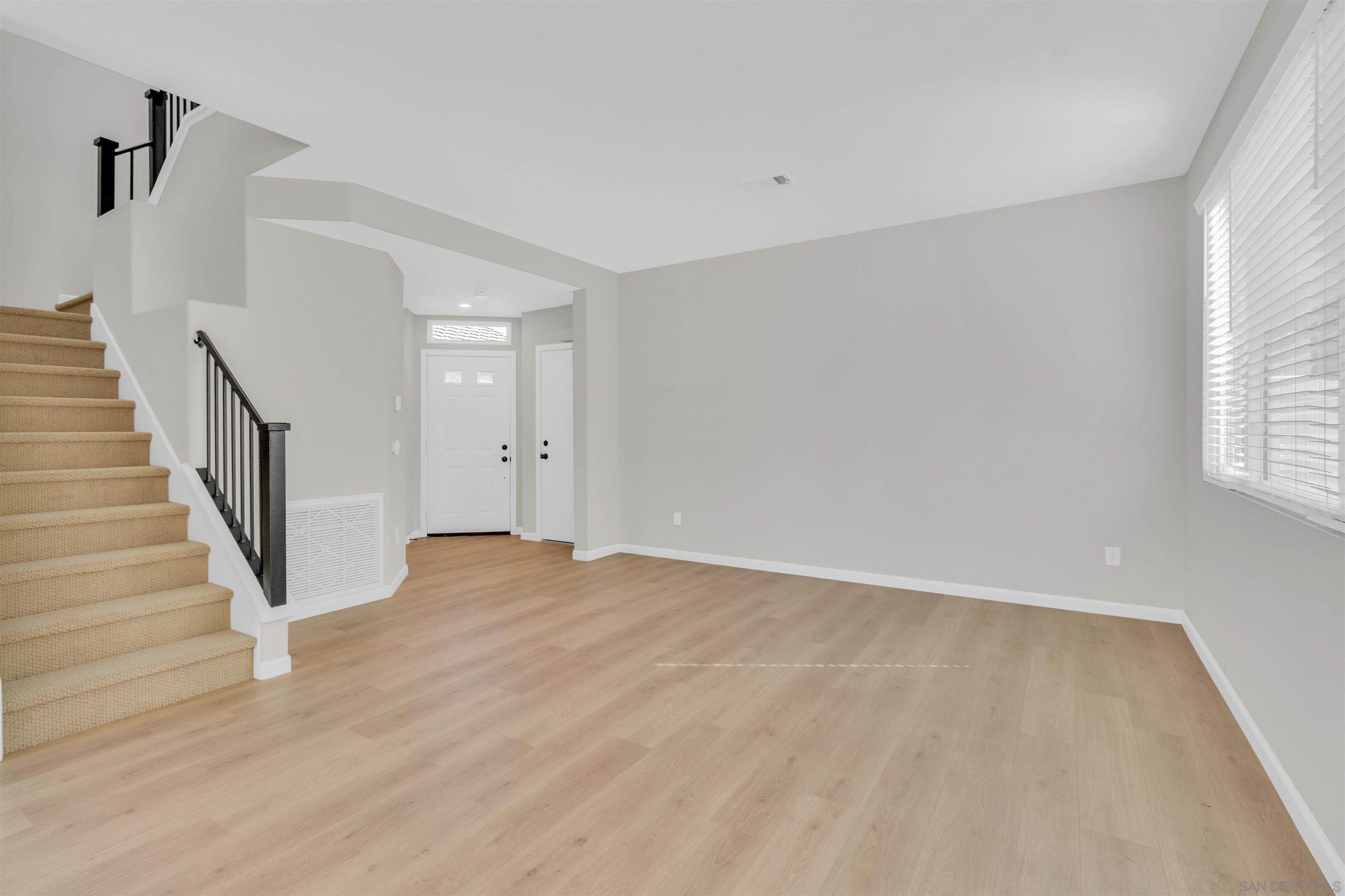 Detail Gallery Image 7 of 27 For 10794  Westonhill Drive, San Diego,  CA 92126 - 4 Beds | 2/1 Baths