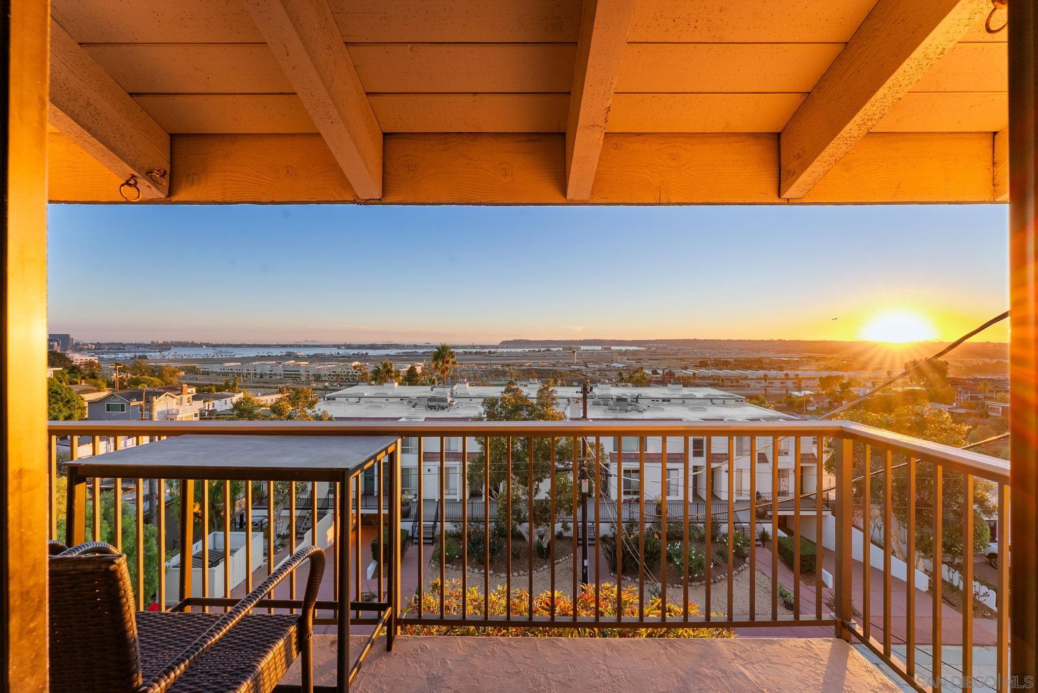 Detail Gallery Image 2 of 47 For 1670  Guy St  #B,  San Diego,  CA 92103 - 3 Beds | 2/1 Baths