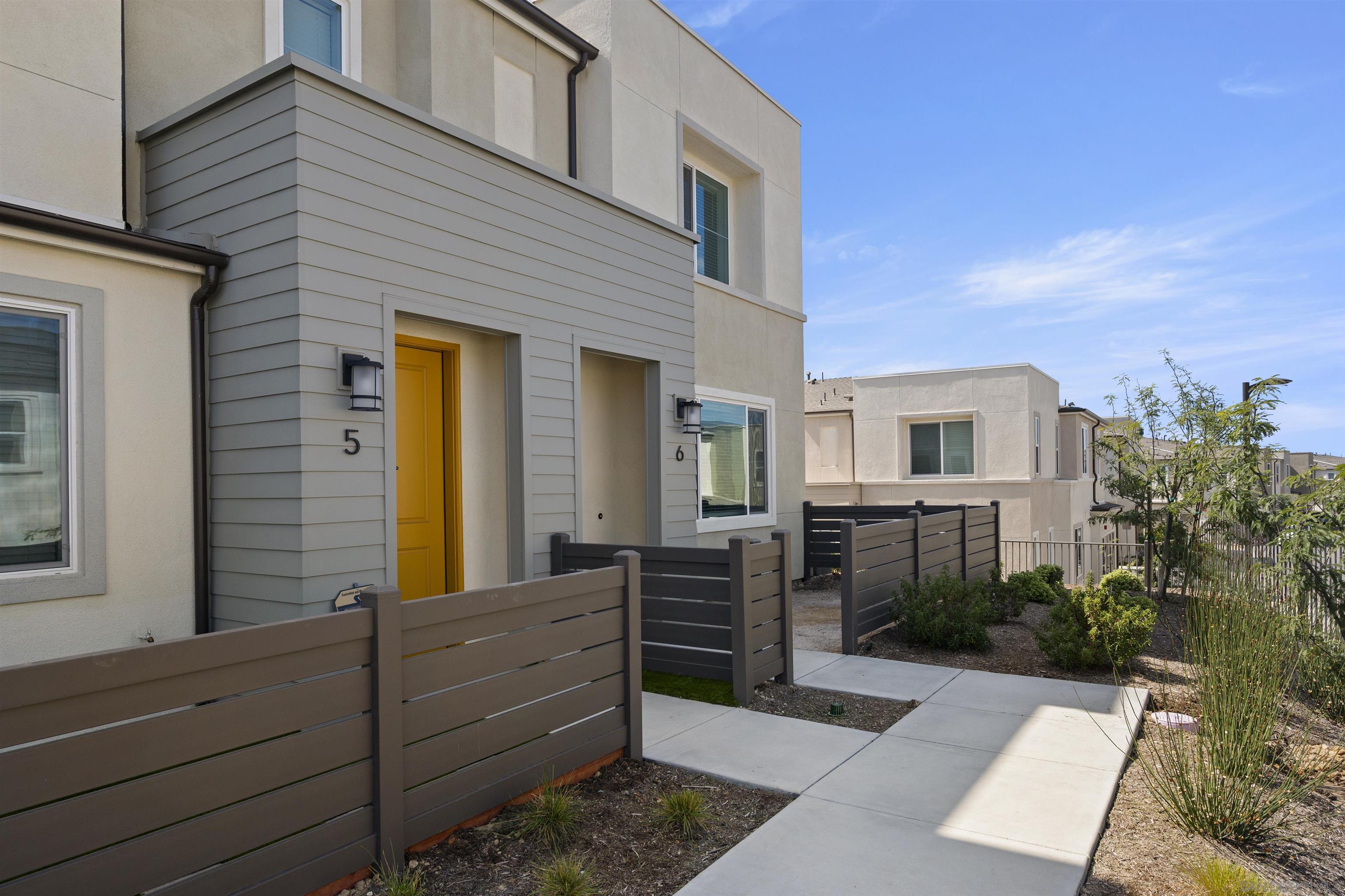 Detail Gallery Image 2 of 58 For 763  Makani St  #6,  Chula Vista,  CA 91911 - 4 Beds | 2/1 Baths