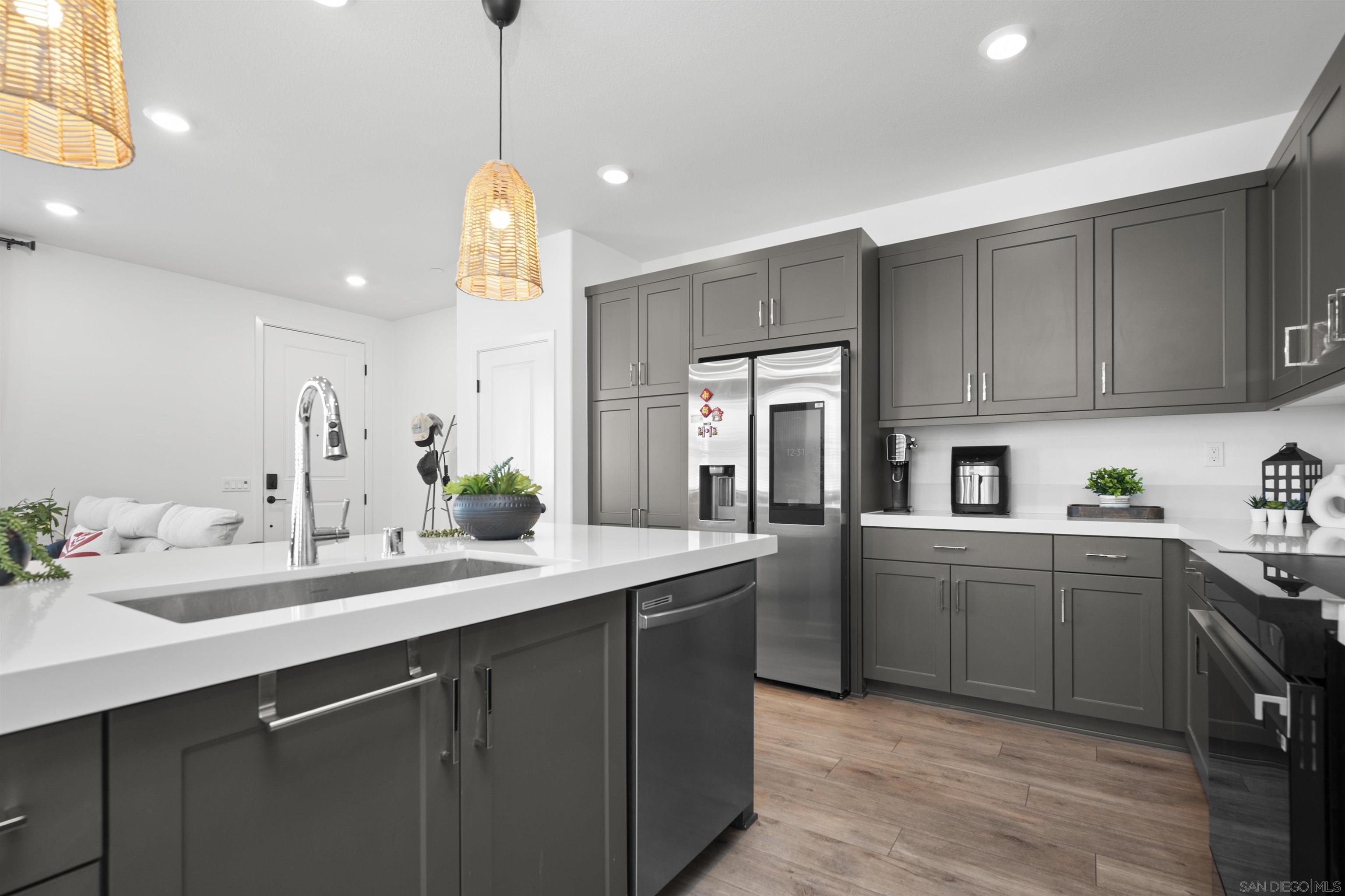 Detail Gallery Image 11 of 58 For 763  Makani St  #6,  Chula Vista,  CA 91911 - 4 Beds | 2/1 Baths