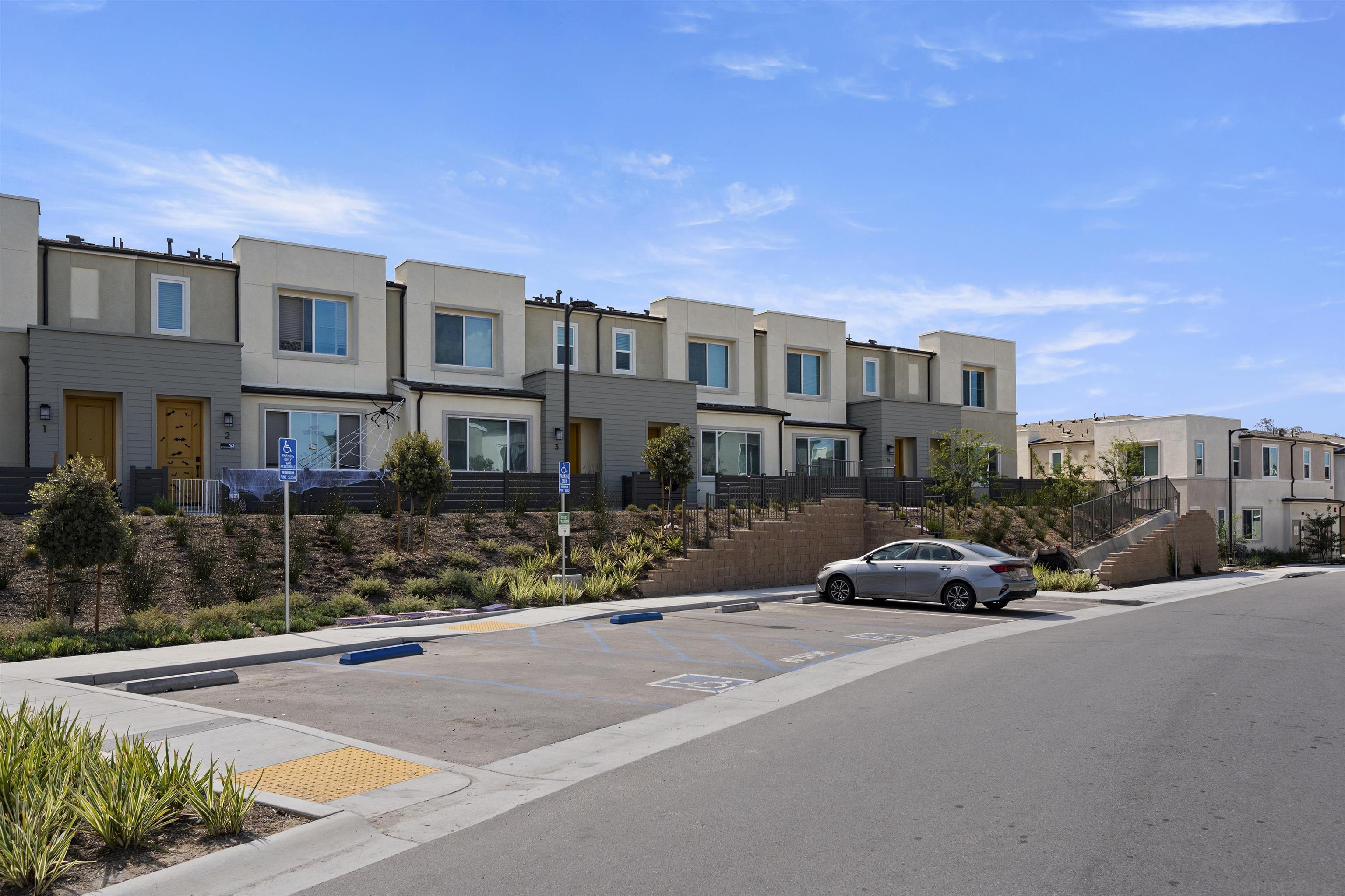 Detail Gallery Image 29 of 58 For 763  Makani St  #6,  Chula Vista,  CA 91911 - 4 Beds | 2/1 Baths