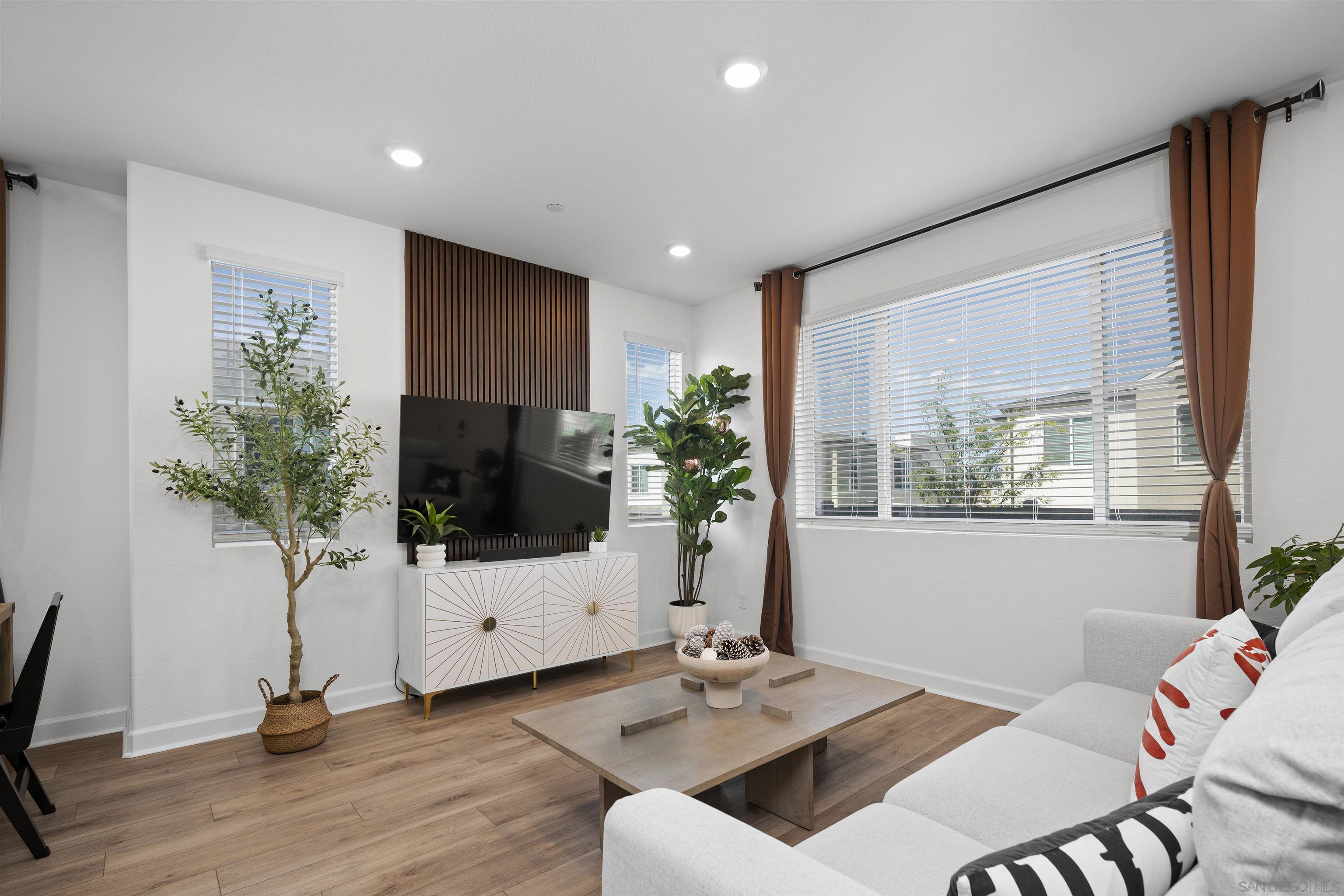 Detail Gallery Image 4 of 58 For 763  Makani St  #6,  Chula Vista,  CA 91911 - 4 Beds | 2/1 Baths