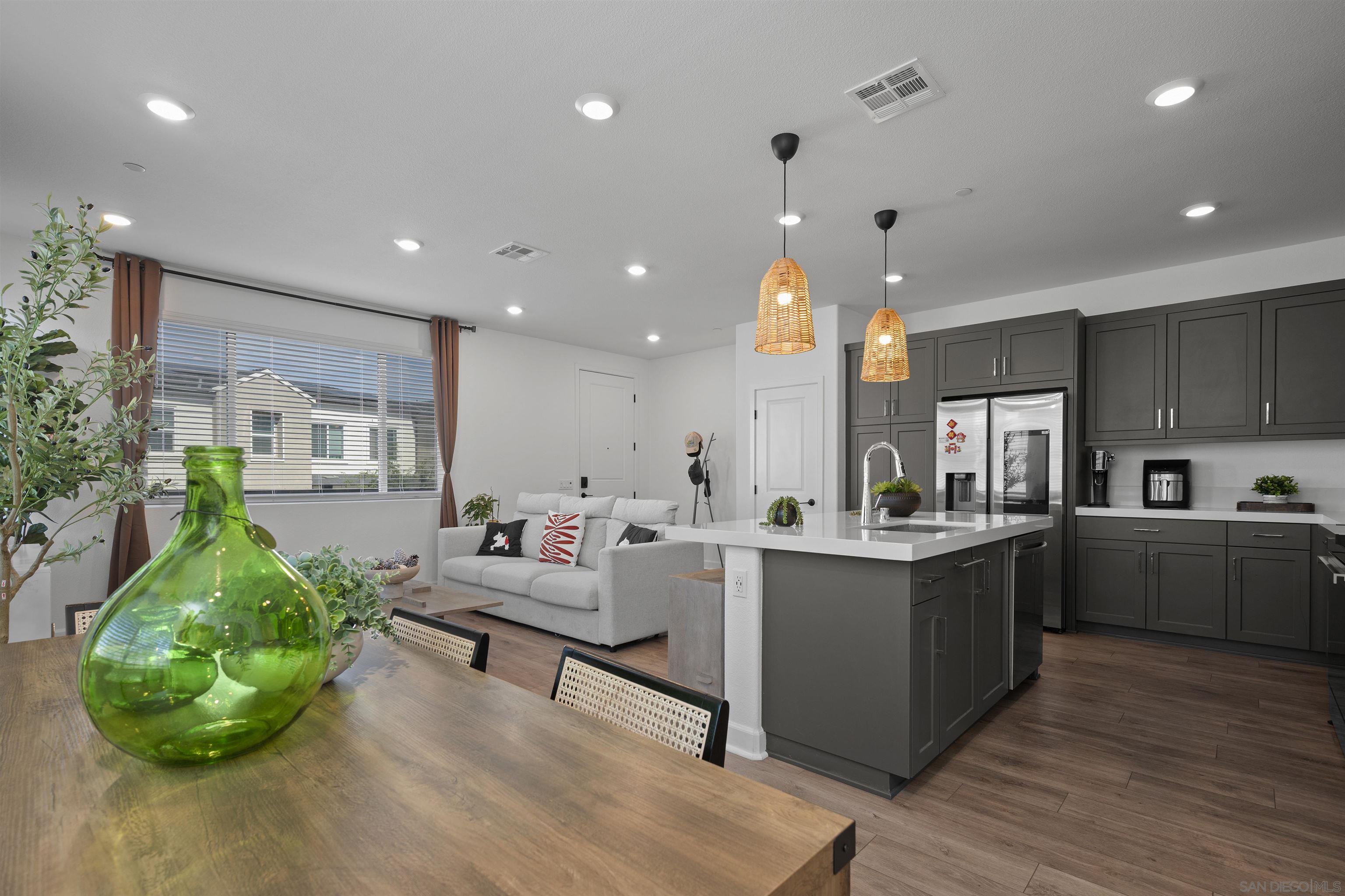 Detail Gallery Image 8 of 58 For 763  Makani St  #6,  Chula Vista,  CA 91911 - 4 Beds | 2/1 Baths