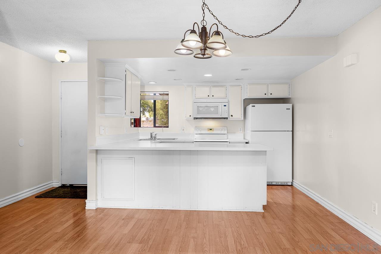 Detail Gallery Image 2 of 19 For 1257 E Grand Ave  #D,  Escondido,  CA 92027 - 2 Beds | 2 Baths