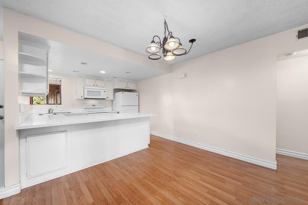 Detail Gallery Image 6 of 19 For 1257 E Grand Ave  #D,  Escondido,  CA 92027 - 2 Beds | 2 Baths