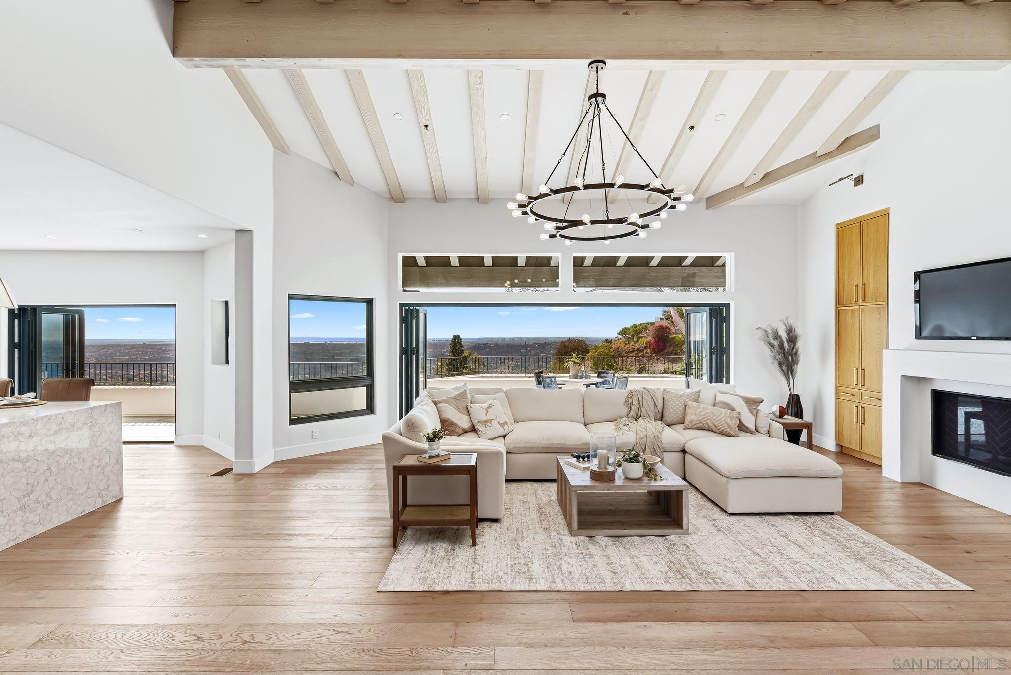 Detail Gallery Image 7 of 52 For 9775  Alto Dr, La Mesa,  CA 91941 - 5 Beds | 5/1 Baths