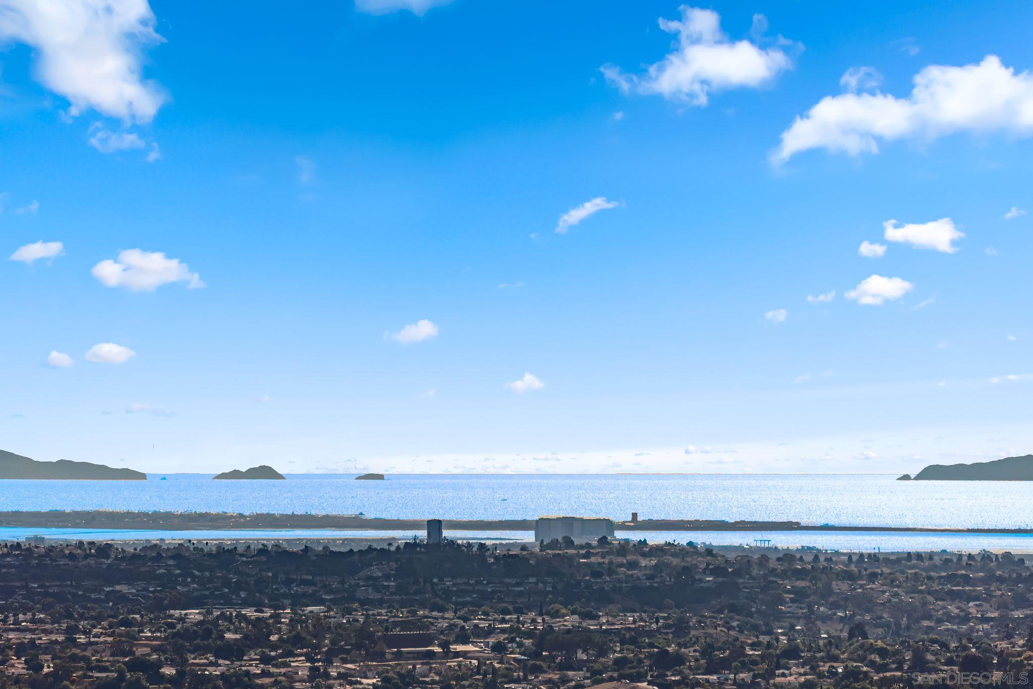 Detail Gallery Image 10 of 52 For 9775  Alto Dr, La Mesa,  CA 91941 - 5 Beds | 5/1 Baths