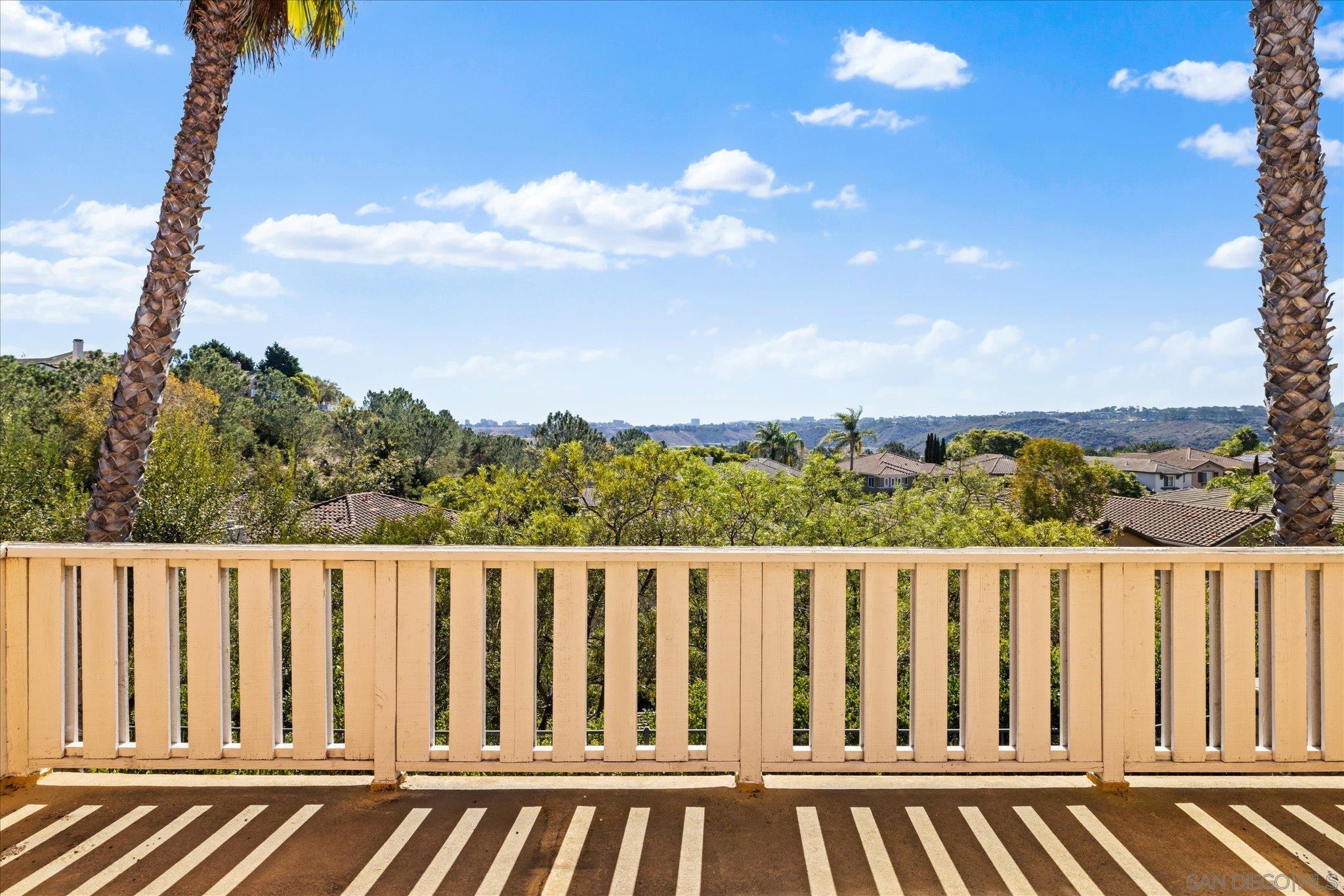 Detail Gallery Image 12 of 27 For 3971  via Cangrejo, San Diego,  CA 92130 - 4 Beds | 3 Baths