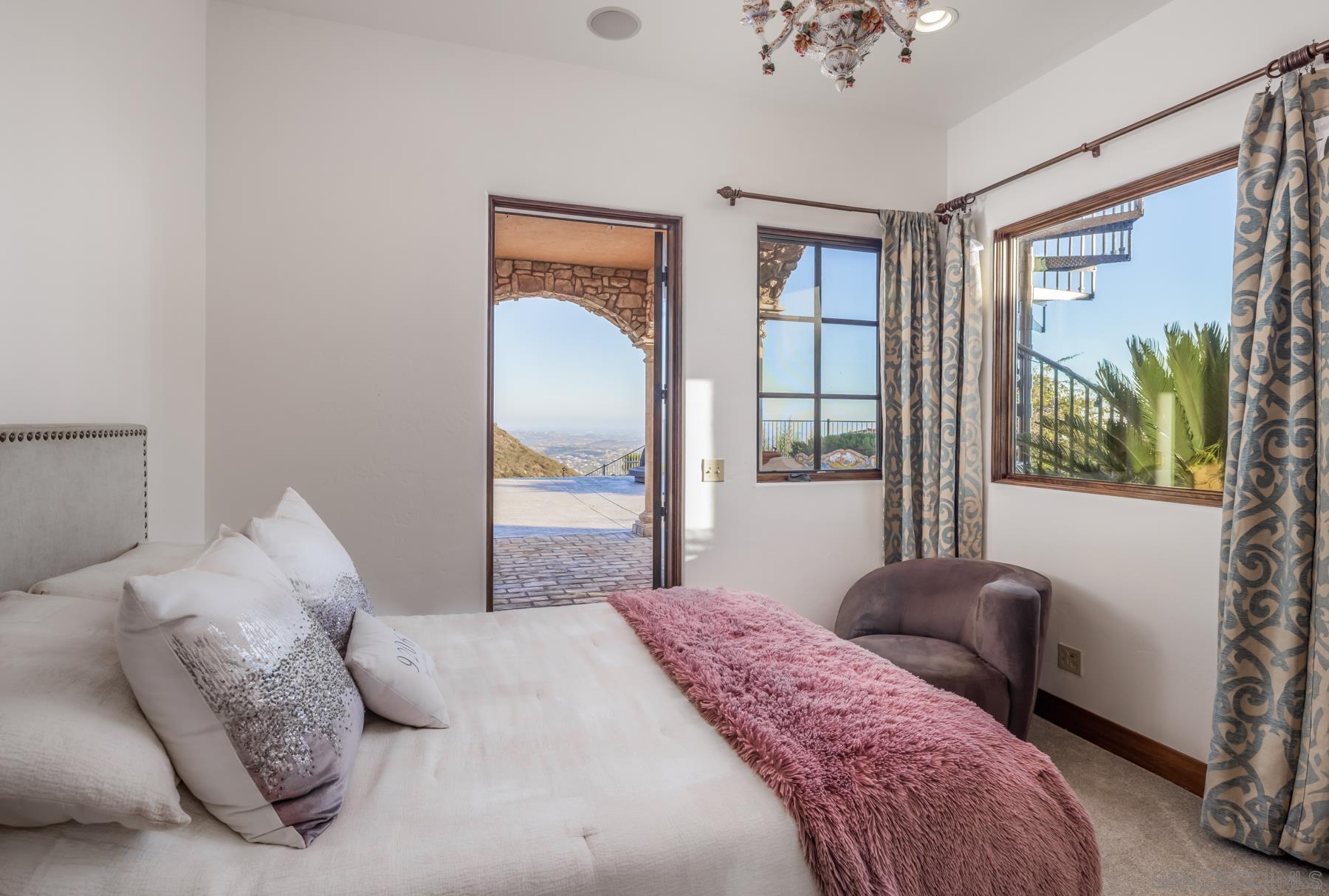 Detail Gallery Image 17 of 33 For 18113  El Brazo, Rancho Santa Fe,  CA 92067 - 5 Beds | 4/2 Baths