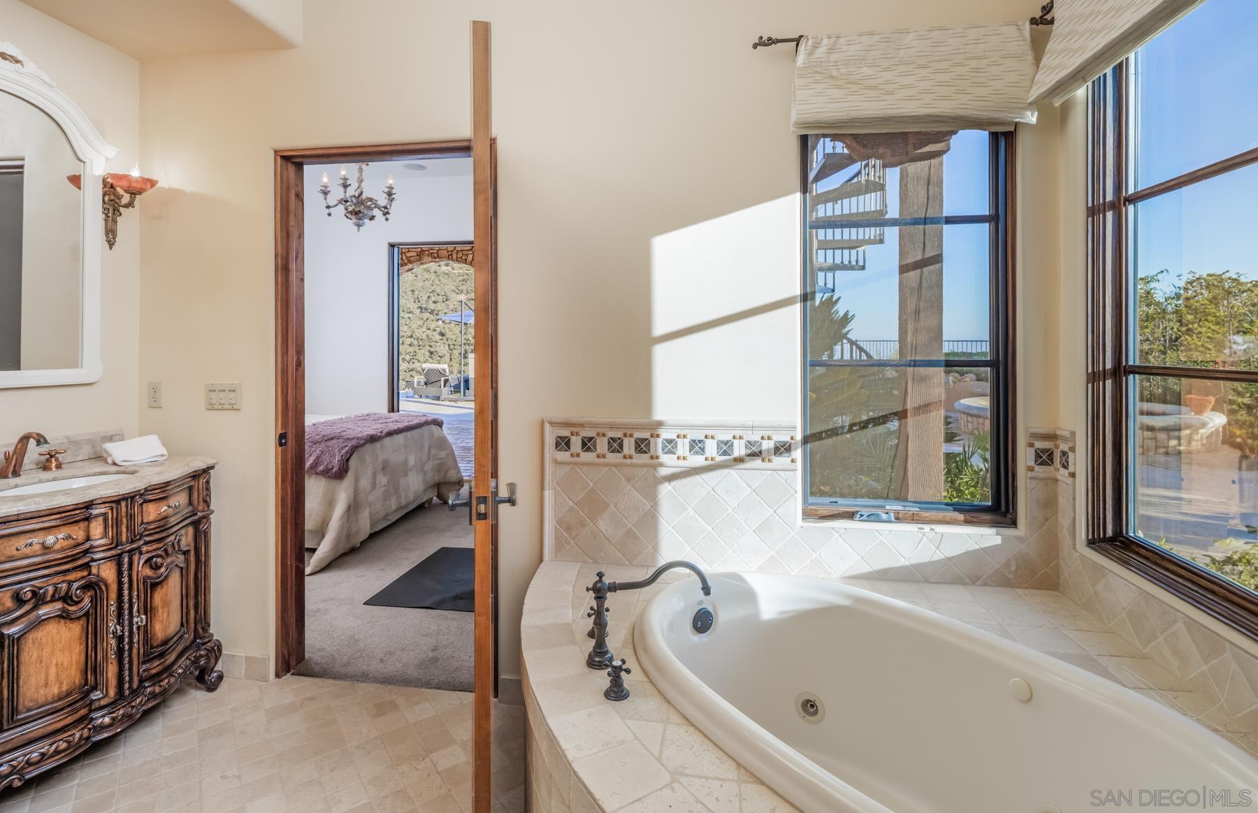 Detail Gallery Image 18 of 33 For 18113  El Brazo, Rancho Santa Fe,  CA 92067 - 5 Beds | 4/2 Baths