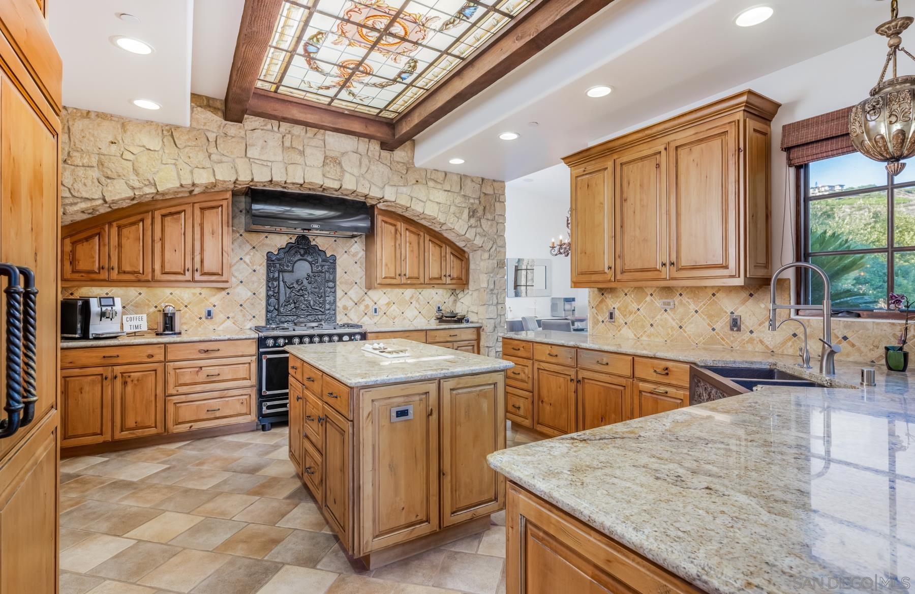 Detail Gallery Image 9 of 33 For 18113  El Brazo, Rancho Santa Fe,  CA 92067 - 5 Beds | 4/2 Baths