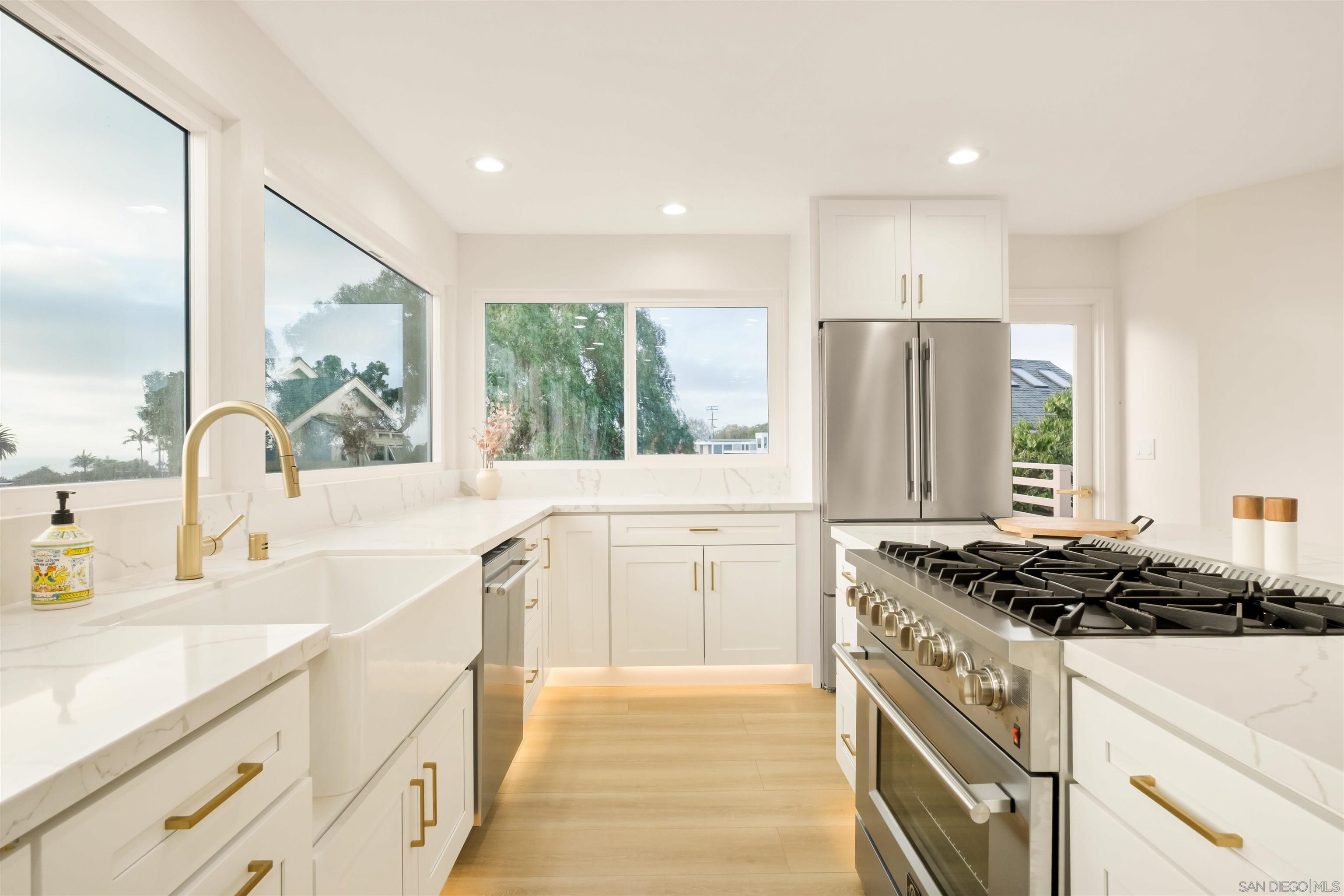 Detail Gallery Image 12 of 23 For 4328  Piedmont, San Diego,  CA 92107 - 5 Beds | 3/1 Baths