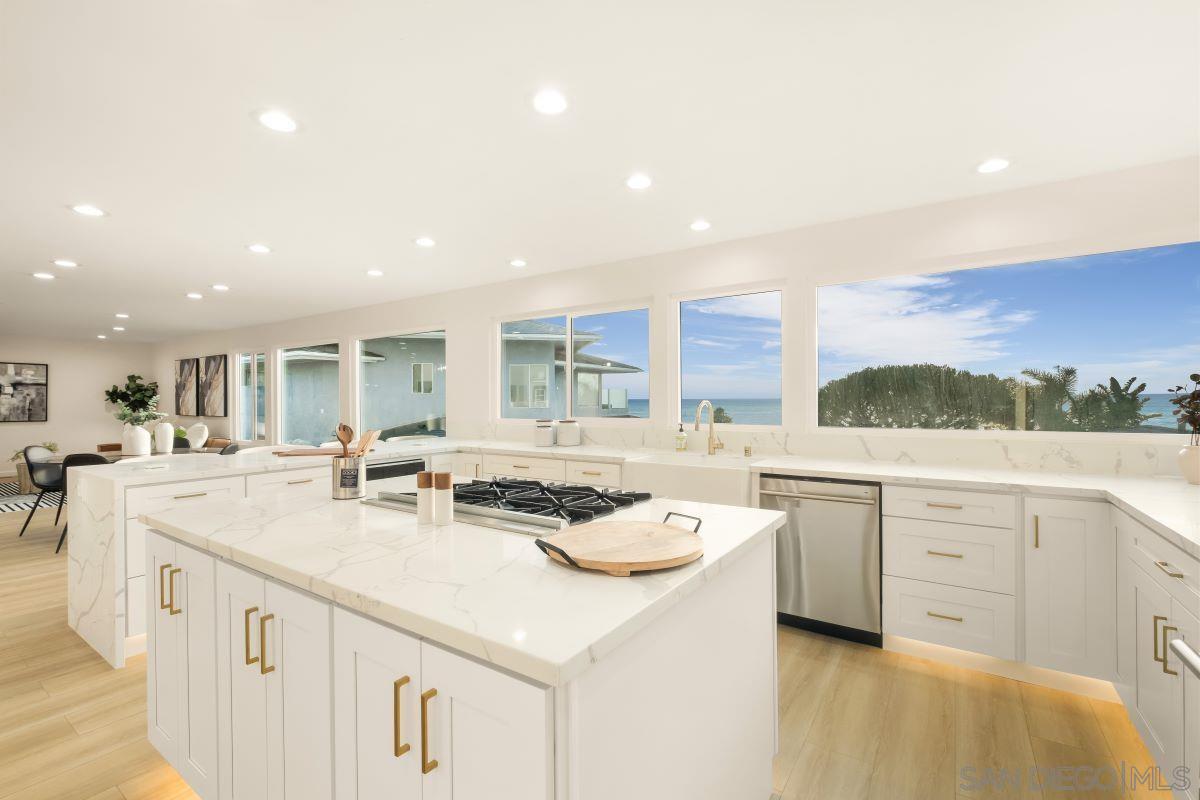 Detail Gallery Image 13 of 23 For 4328  Piedmont, San Diego,  CA 92107 - 5 Beds | 3/1 Baths