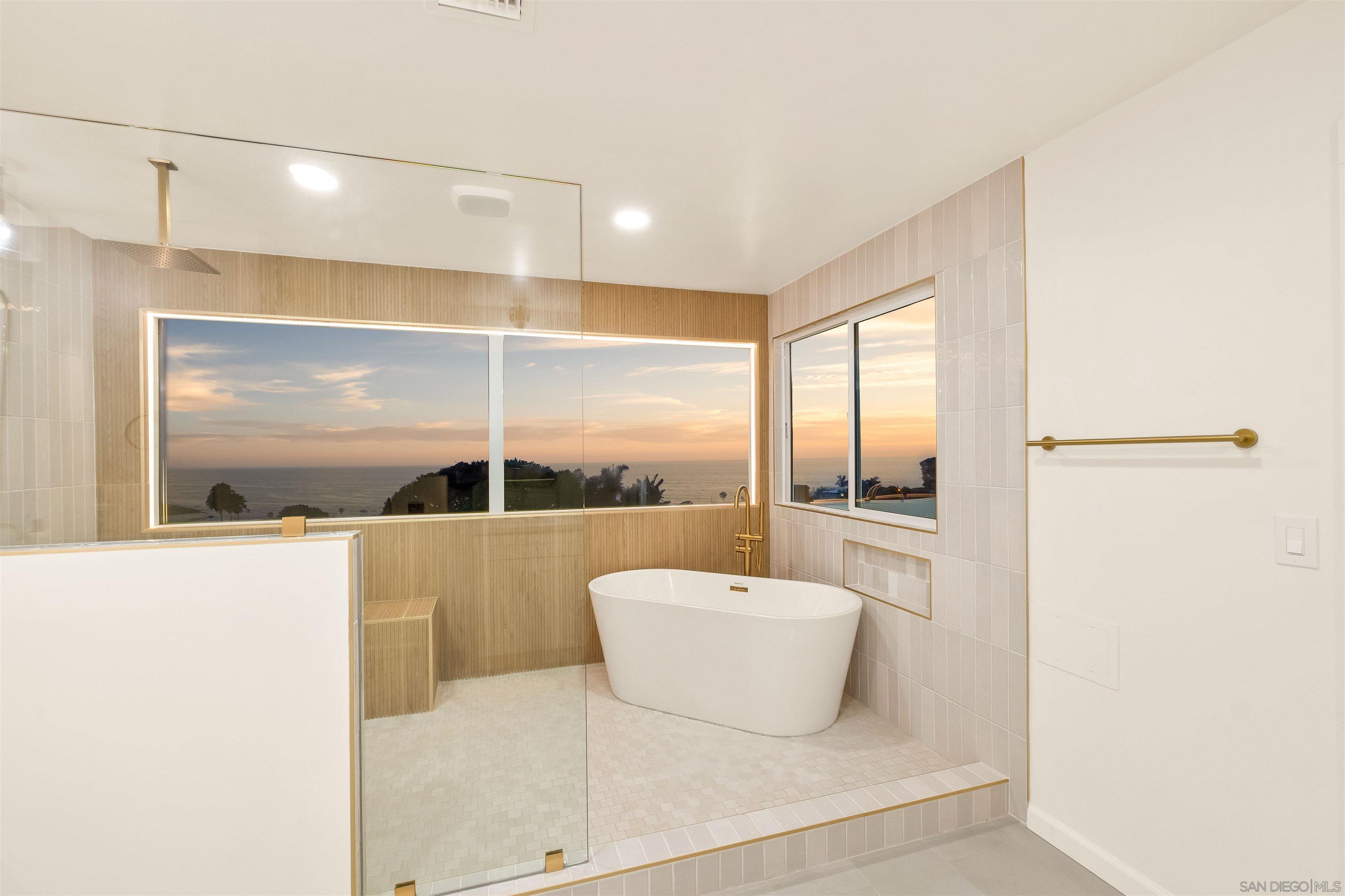 Detail Gallery Image 16 of 18 For 4328  Piedmont, San Diego,  CA 92107 - 5 Beds | 3/1 Baths