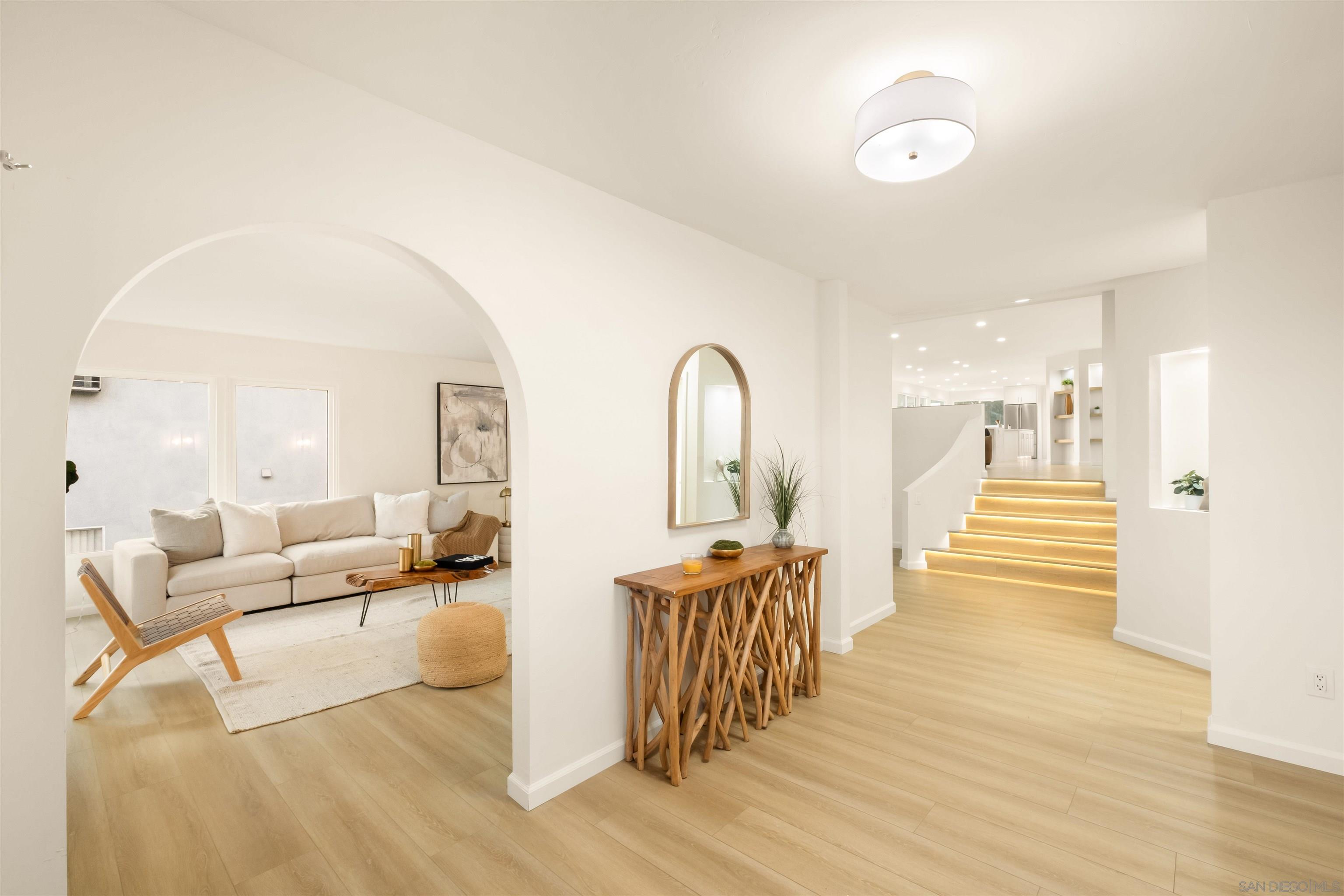 Detail Gallery Image 4 of 23 For 4328  Piedmont, San Diego,  CA 92107 - 5 Beds | 3/1 Baths