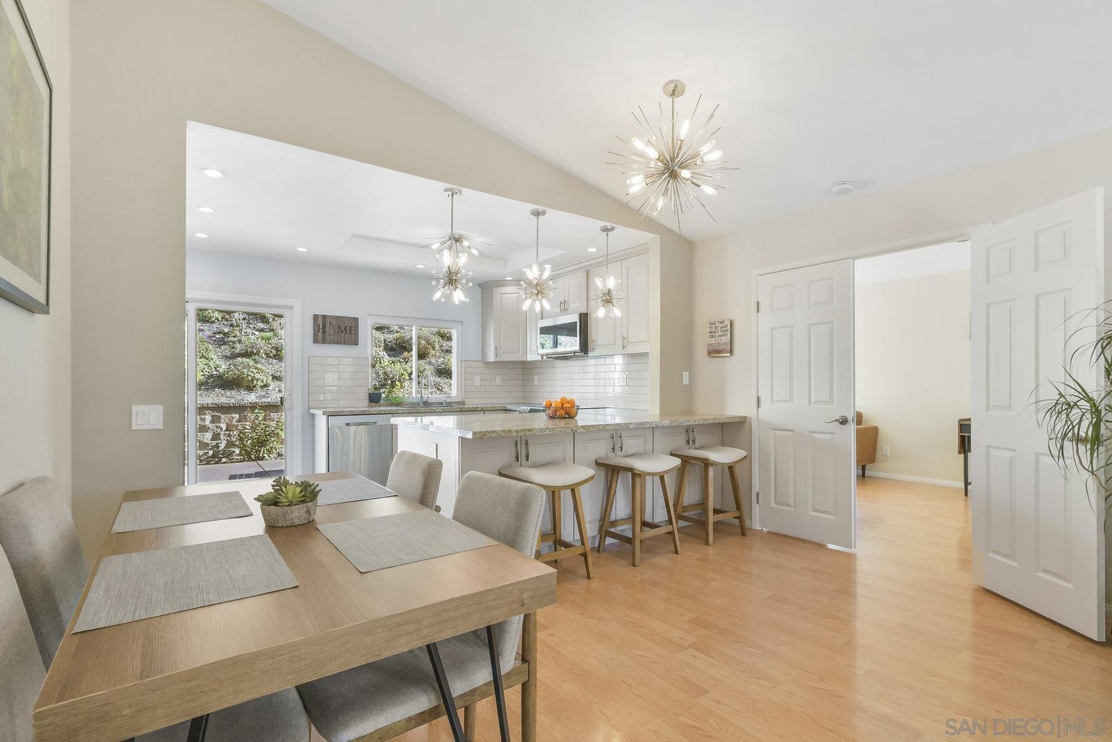 Detail Gallery Image 13 of 33 For 12061  Rue Des Amis, San Diego,  CA 92131 - 3 Beds | 2 Baths