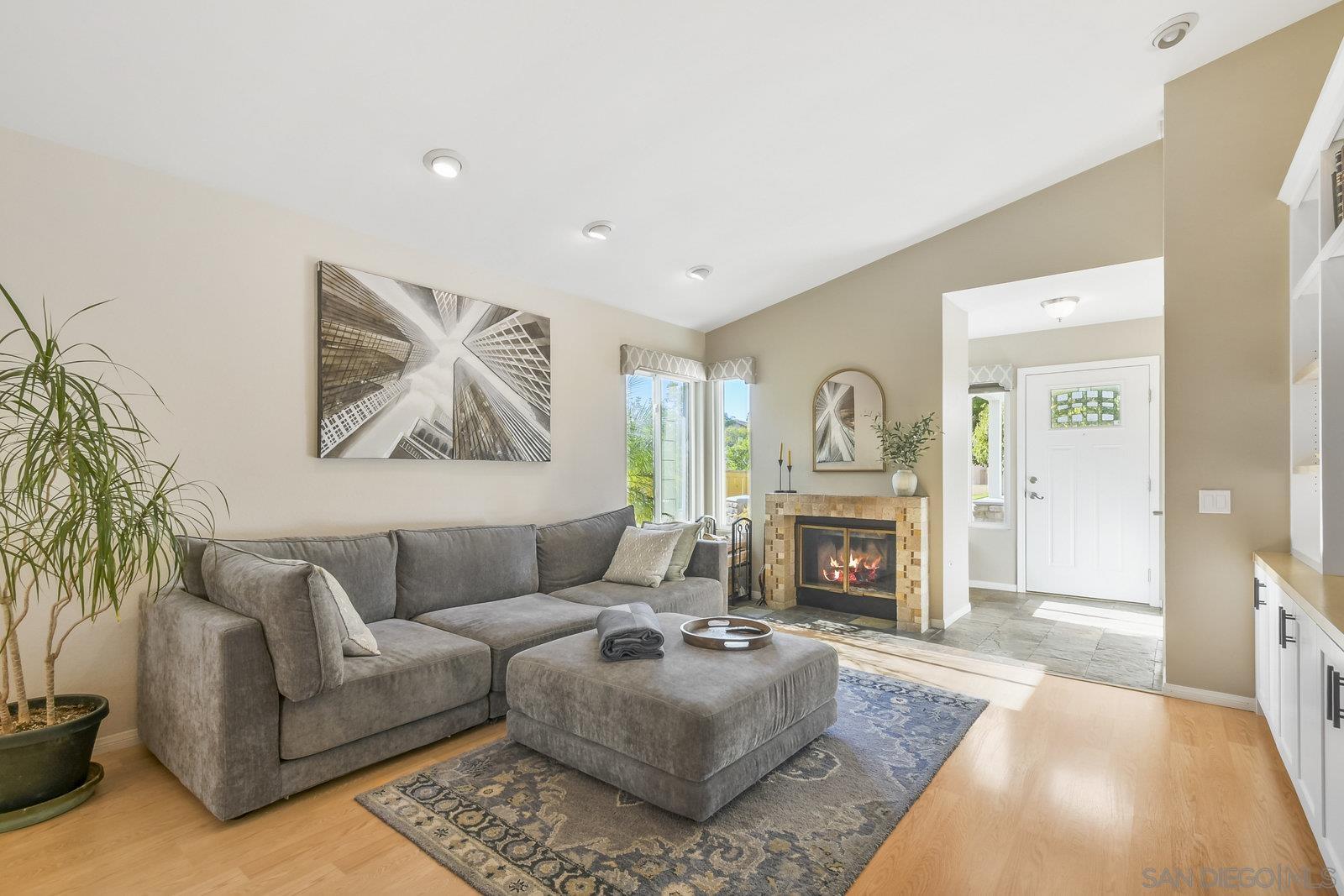 Detail Gallery Image 5 of 33 For 12061  Rue Des Amis, San Diego,  CA 92131 - 3 Beds | 2 Baths