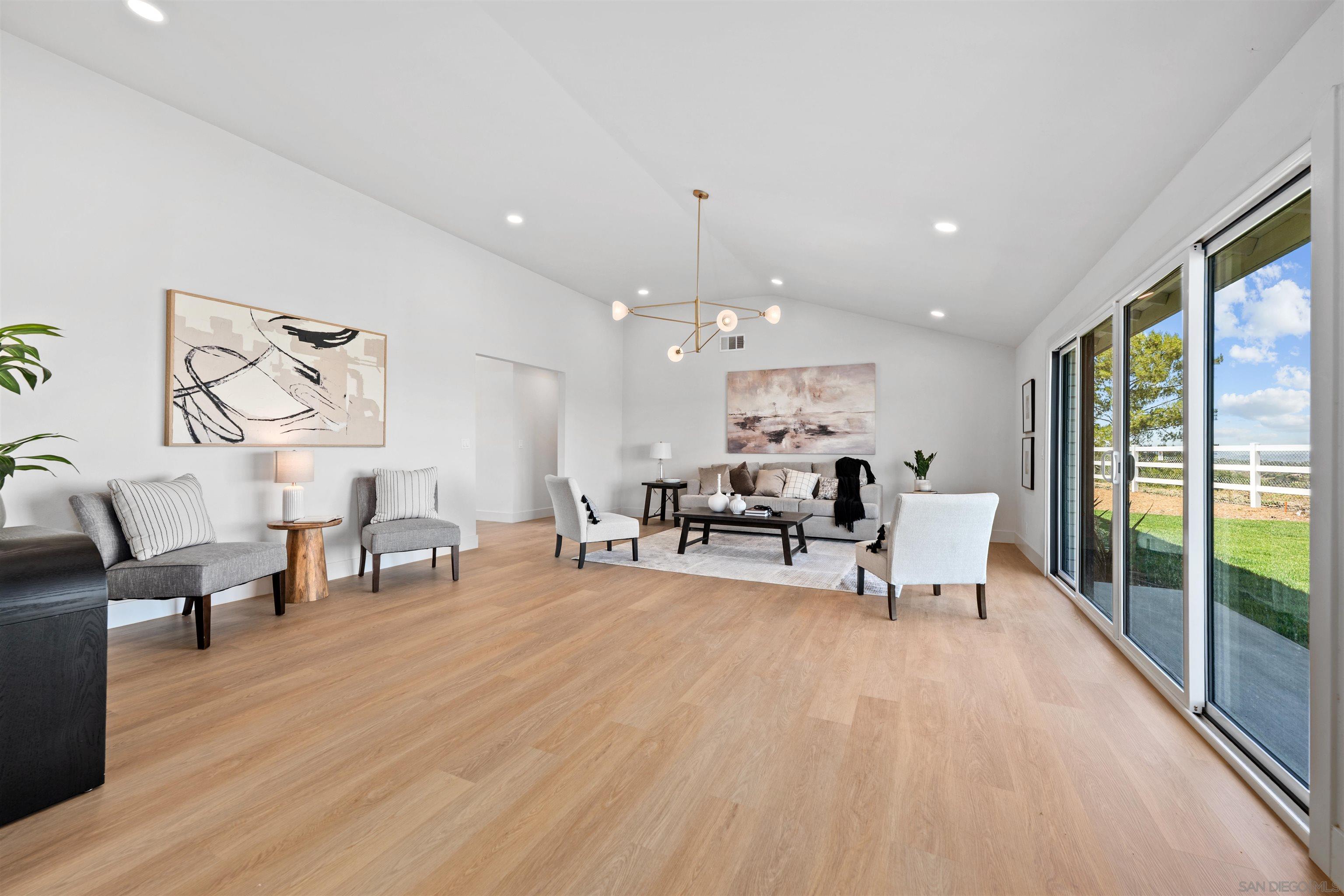 Detail Gallery Image 10 of 42 For 37285  Avenida Bravura, Temecula,  CA 92592 - 4 Beds | 2/1 Baths