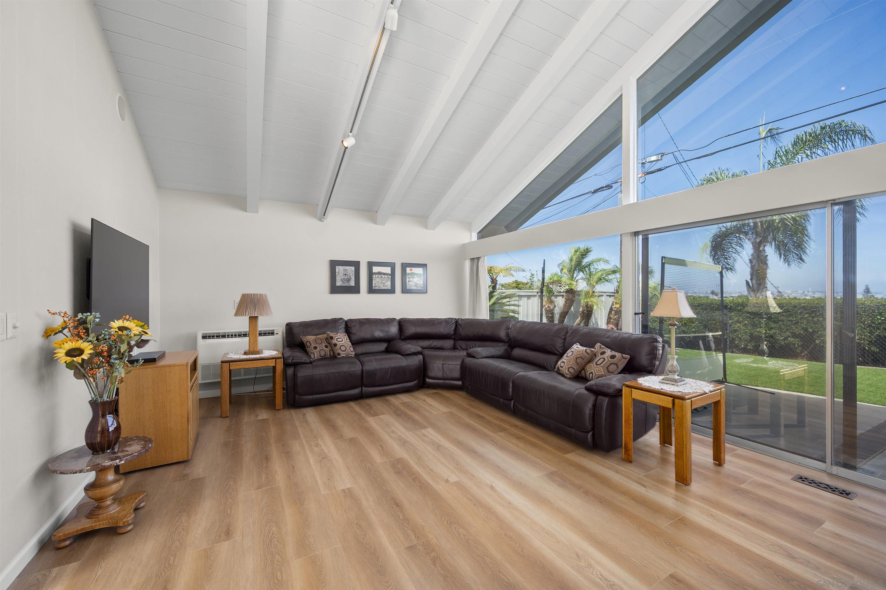 Front Image Thumbnail for SD250042254