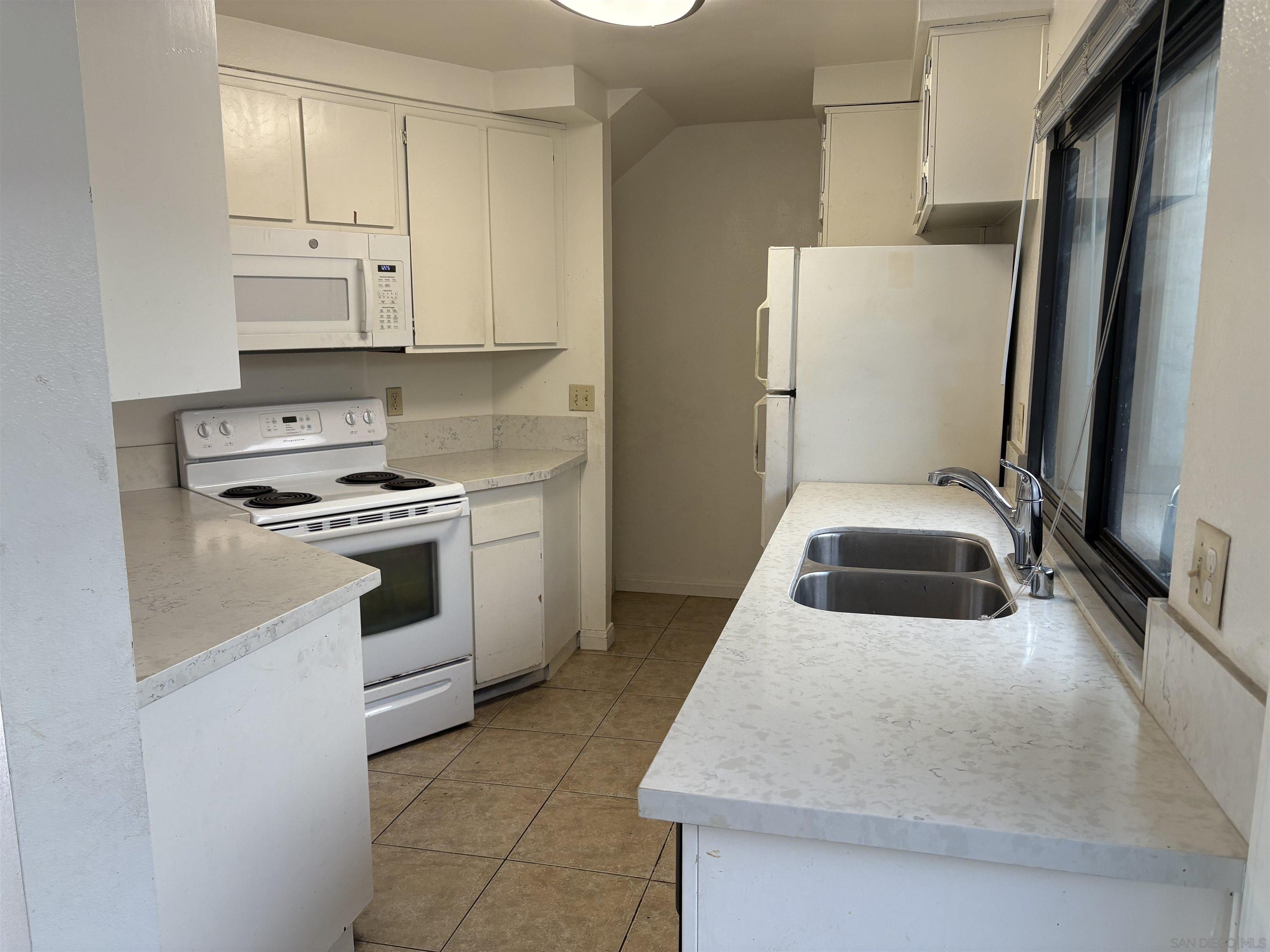 Detail Gallery Image 5 of 24 For 3823  Caminito Litoral  #208,  San Diego,  CA 92107 - 2 Beds | 2/1 Baths