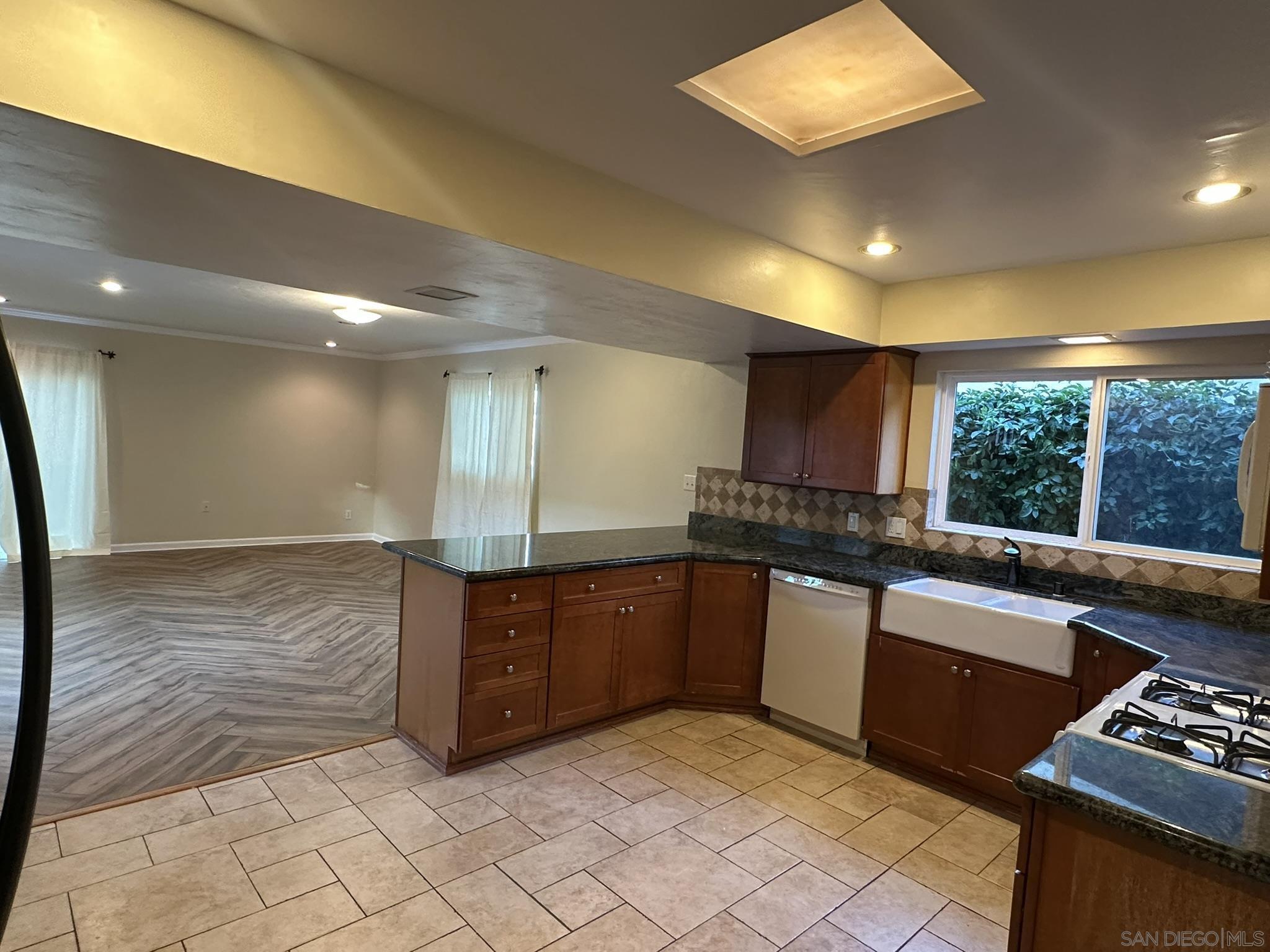 Detail Gallery Image 15 of 39 For 3653  Jennifer St, San Diego,  CA 92117 - 4 Beds | 3 Baths