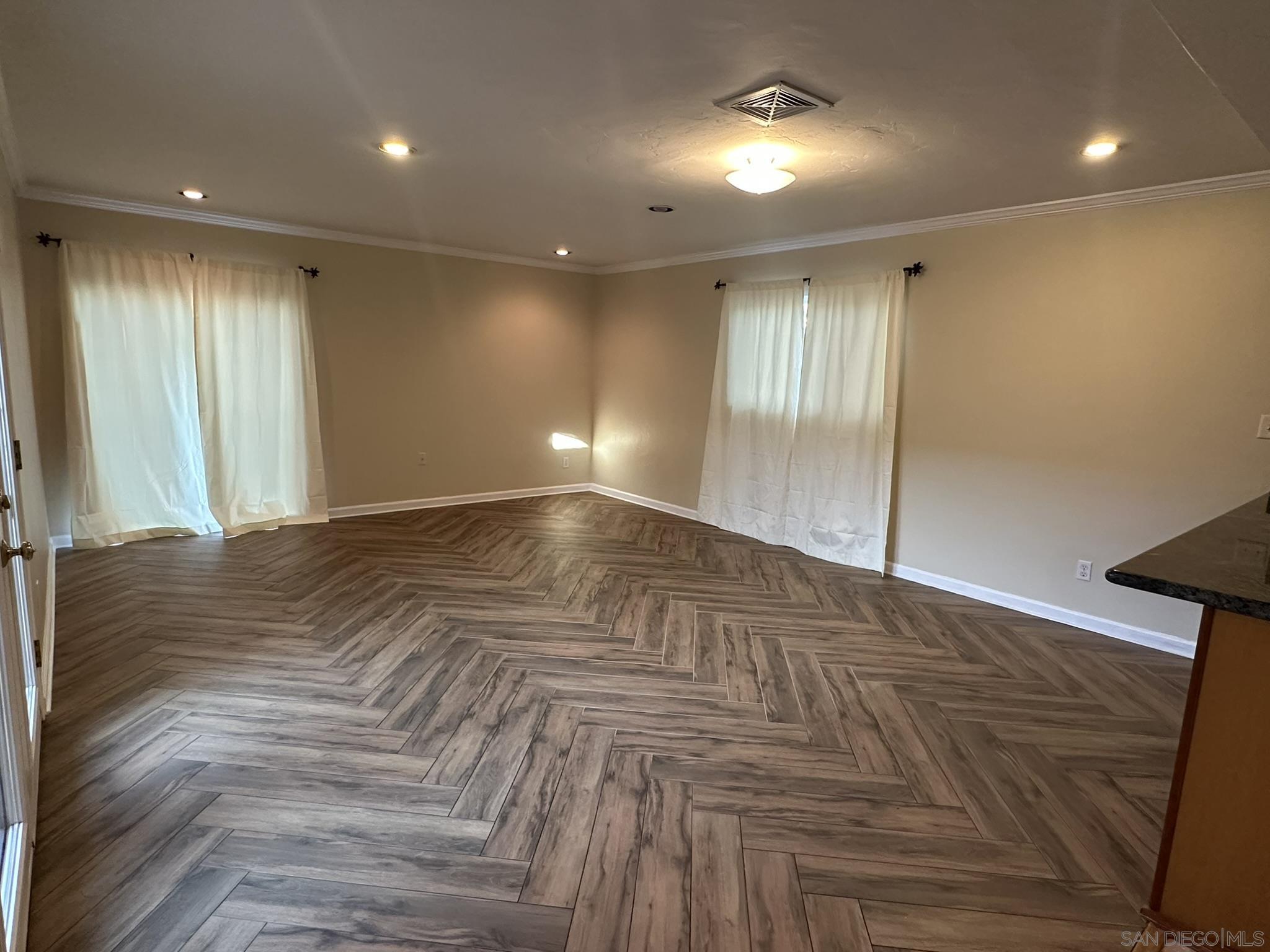 Detail Gallery Image 16 of 39 For 3653  Jennifer St, San Diego,  CA 92117 - 4 Beds | 3 Baths