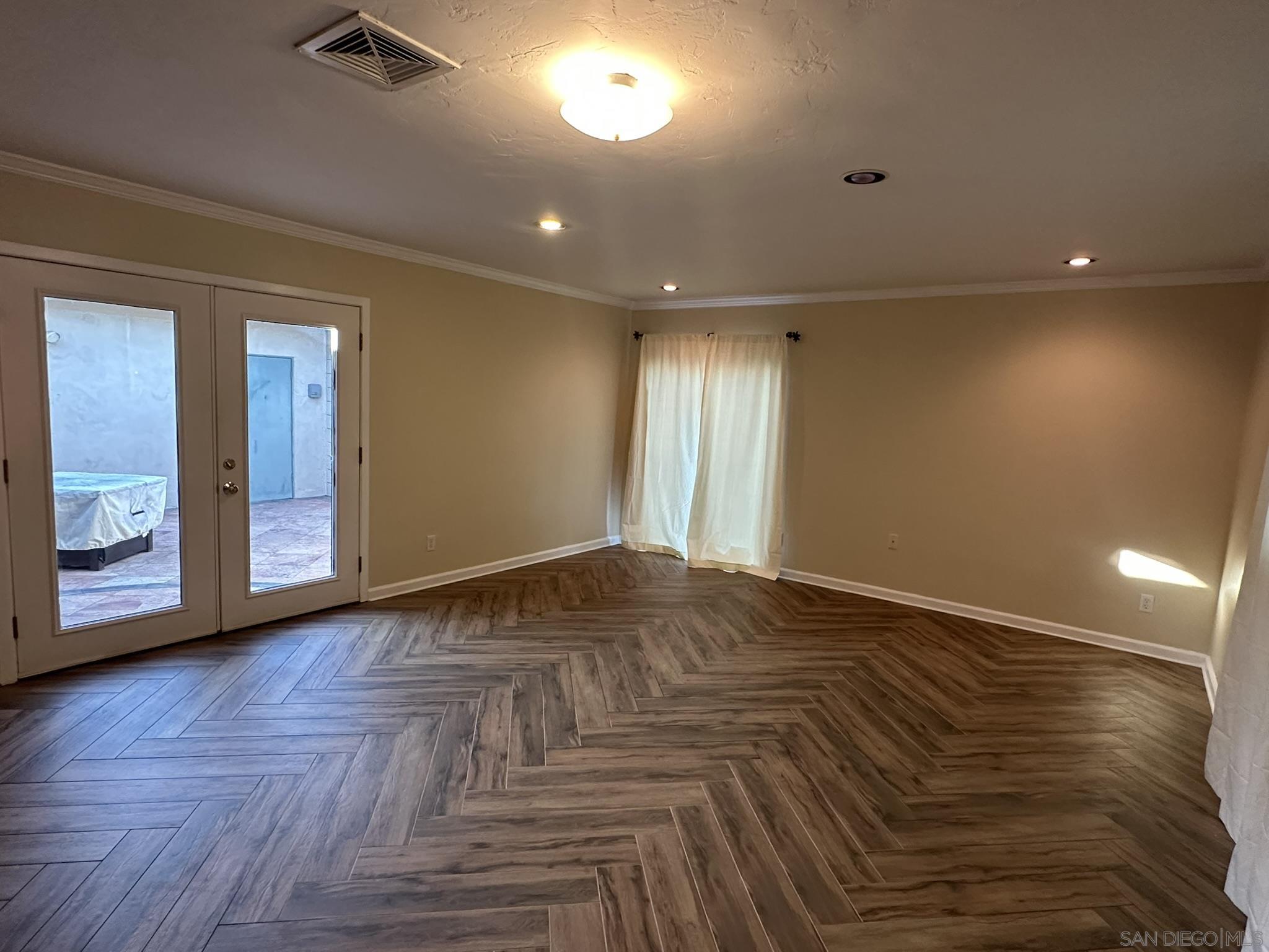 Detail Gallery Image 17 of 39 For 3653  Jennifer St, San Diego,  CA 92117 - 4 Beds | 3 Baths