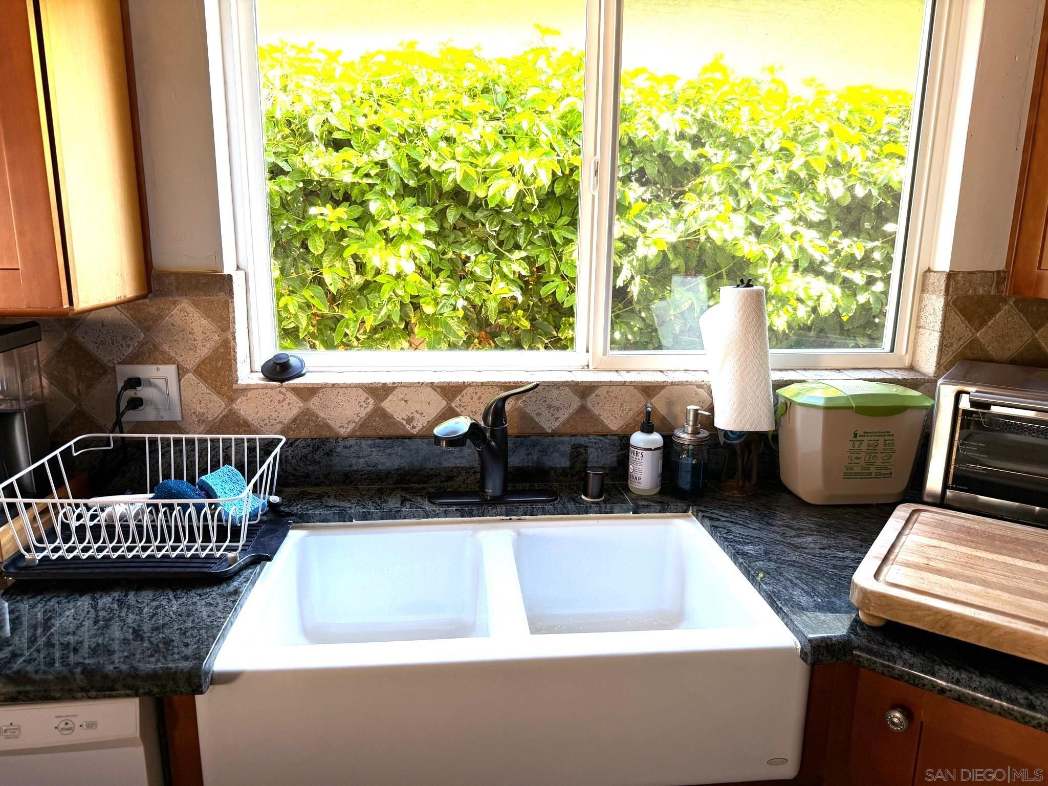 Detail Gallery Image 4 of 53 For 3653  Jennifer St, San Diego,  CA 92117 - 4 Beds | 3 Baths