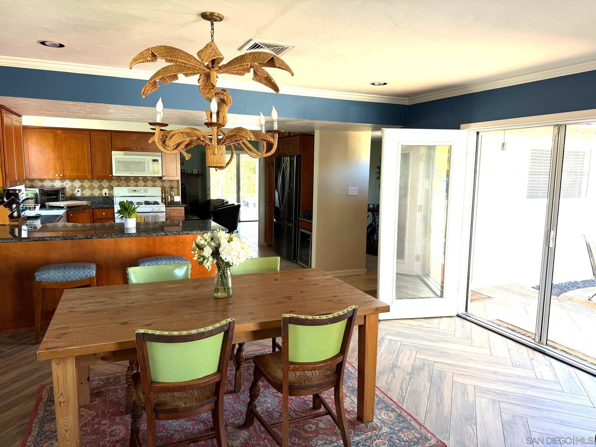 Detail Gallery Image 7 of 53 For 3653  Jennifer St, San Diego,  CA 92117 - 4 Beds | 3 Baths