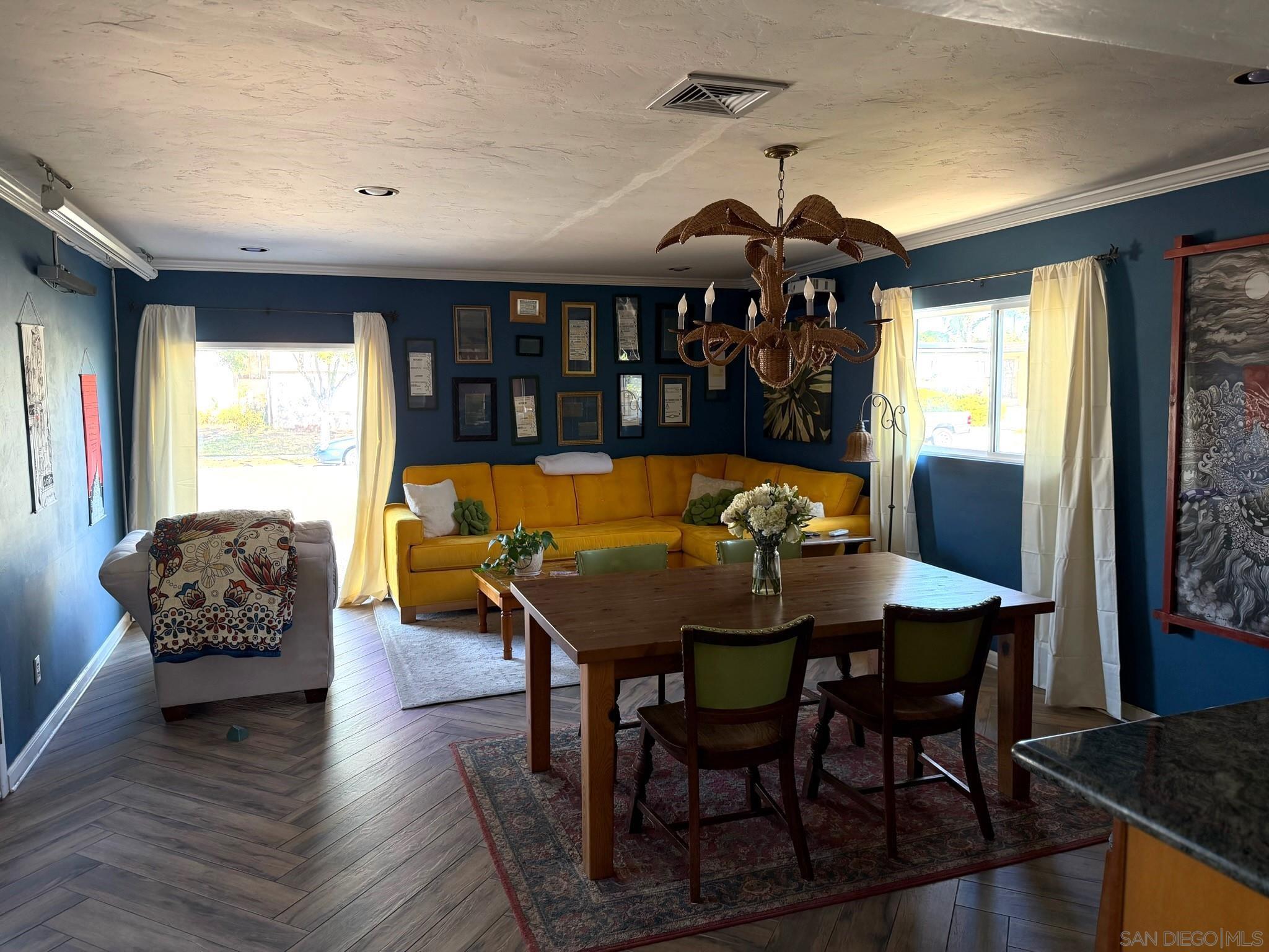 Detail Gallery Image 8 of 53 For 3653  Jennifer St, San Diego,  CA 92117 - 4 Beds | 3 Baths