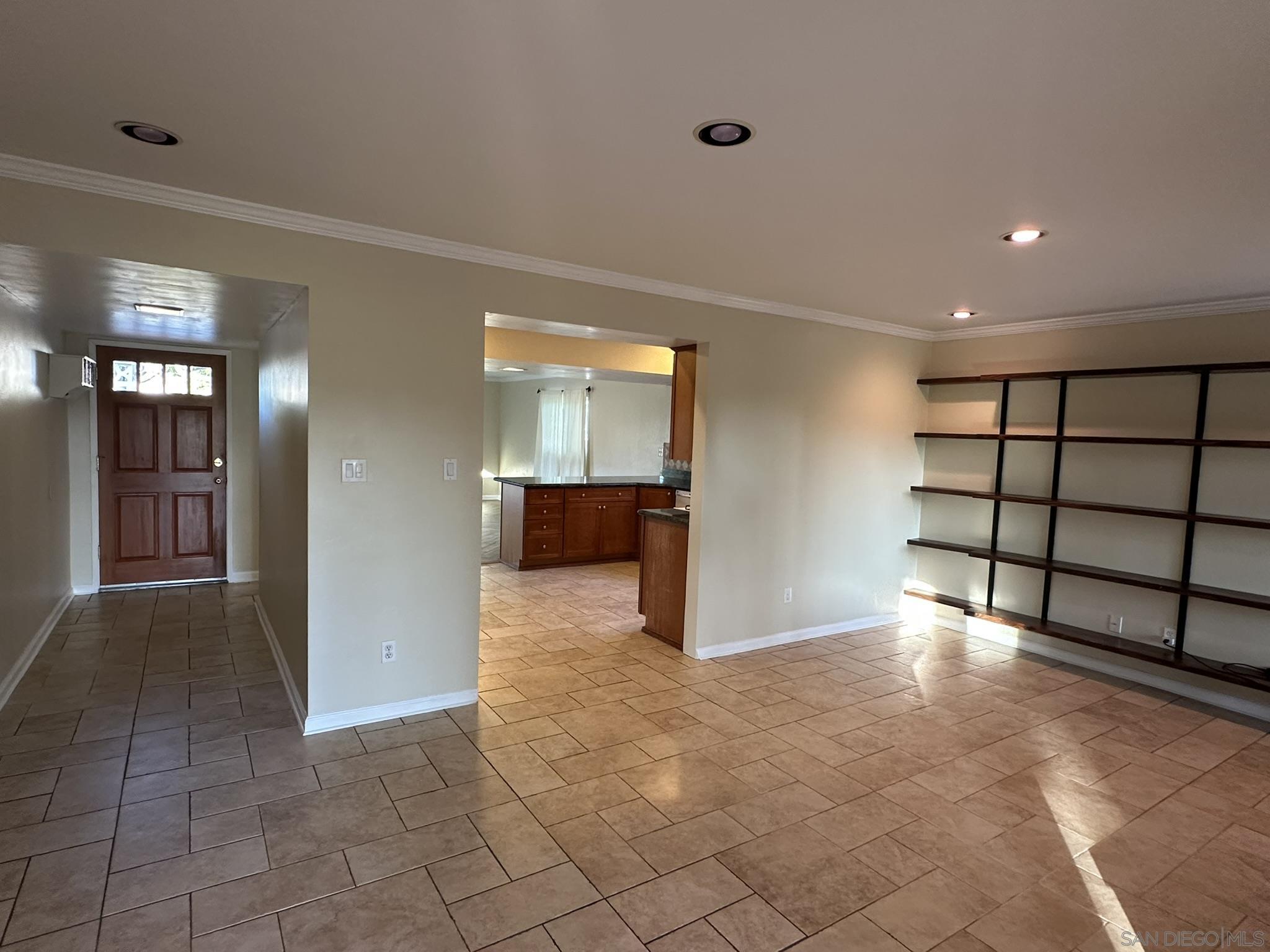 Detail Gallery Image 10 of 39 For 3653  Jennifer St, San Diego,  CA 92117 - 4 Beds | 3 Baths