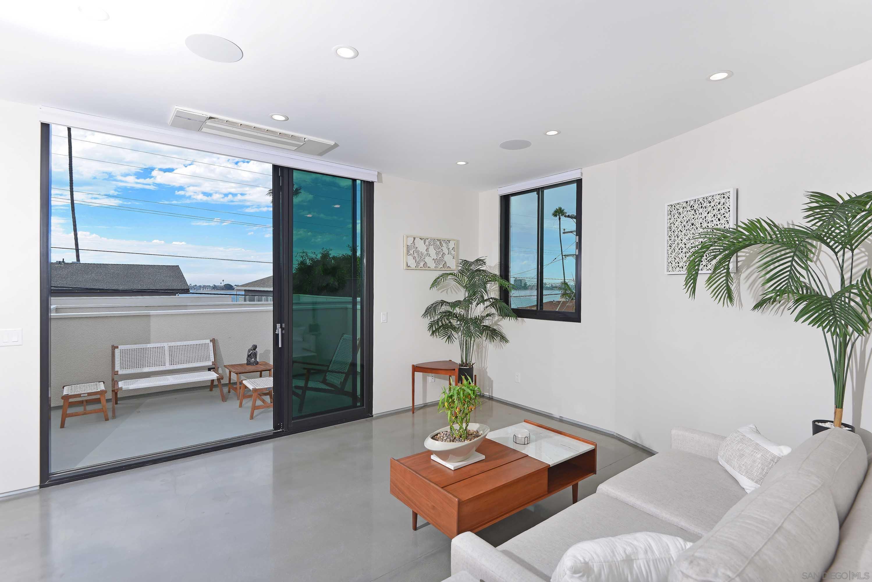 Detail Gallery Image 26 of 38 For 3446  Buena Vista St, San Diego,  CA 92109 - 4 Beds | 5/1 Baths