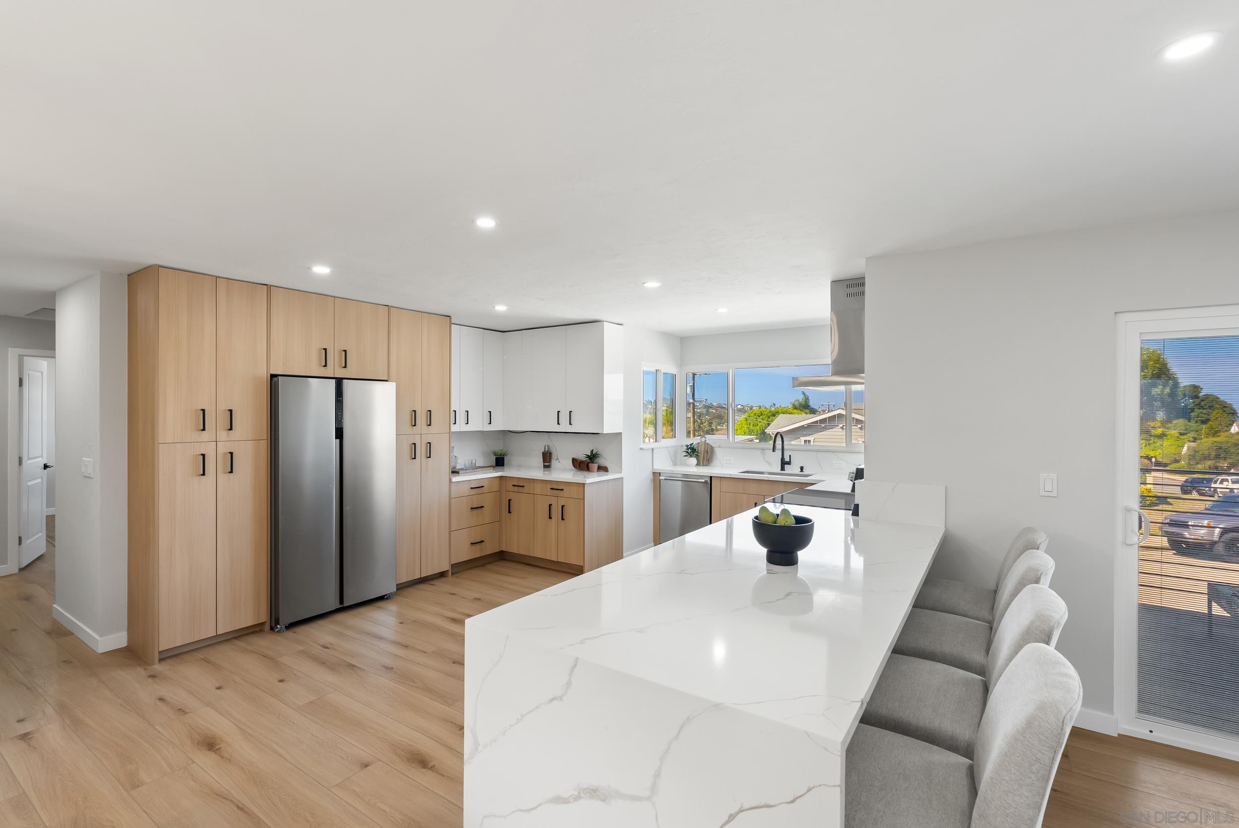 Front Image Thumbnail for SD250042268