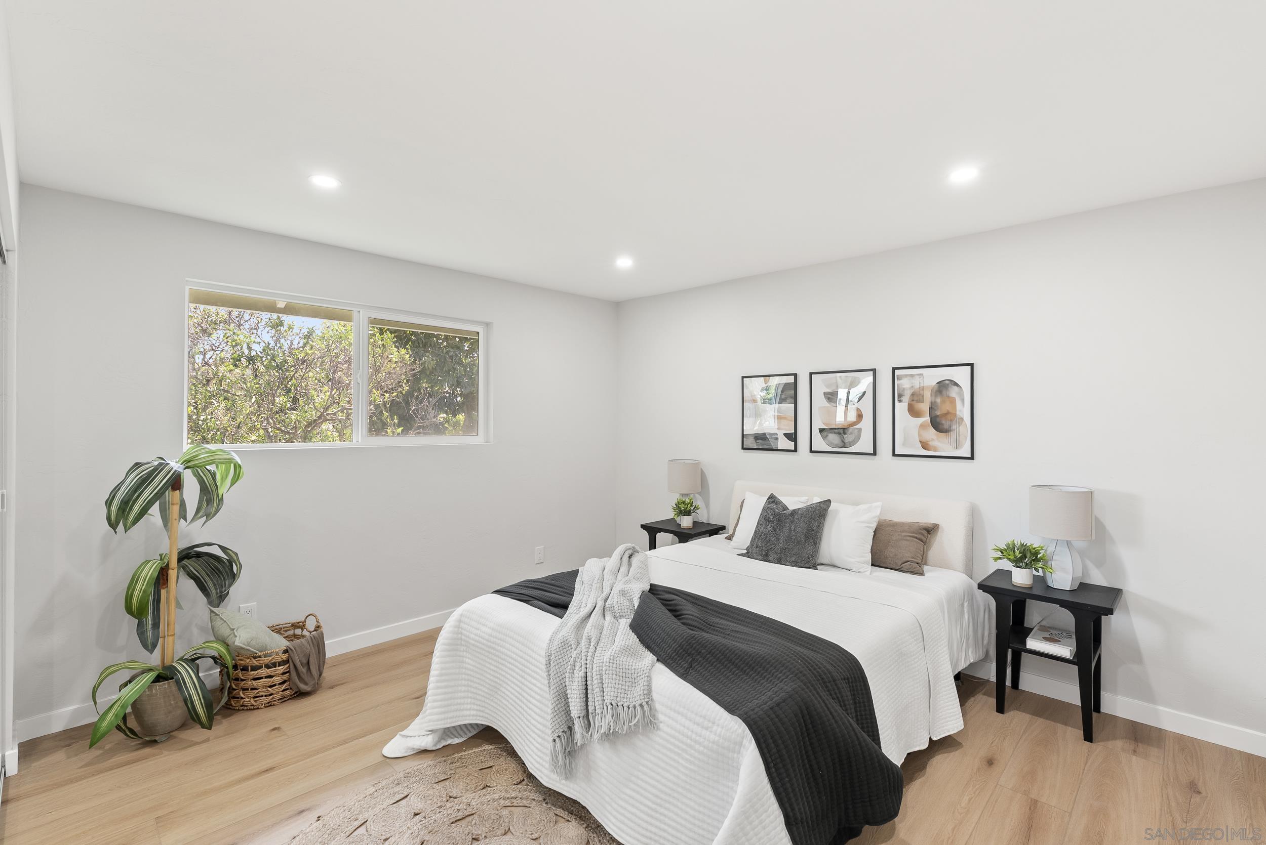 Detail Gallery Image 12 of 28 For 2175  Clove St, San Diego,  CA 92106 - 5 Beds | 5 Baths