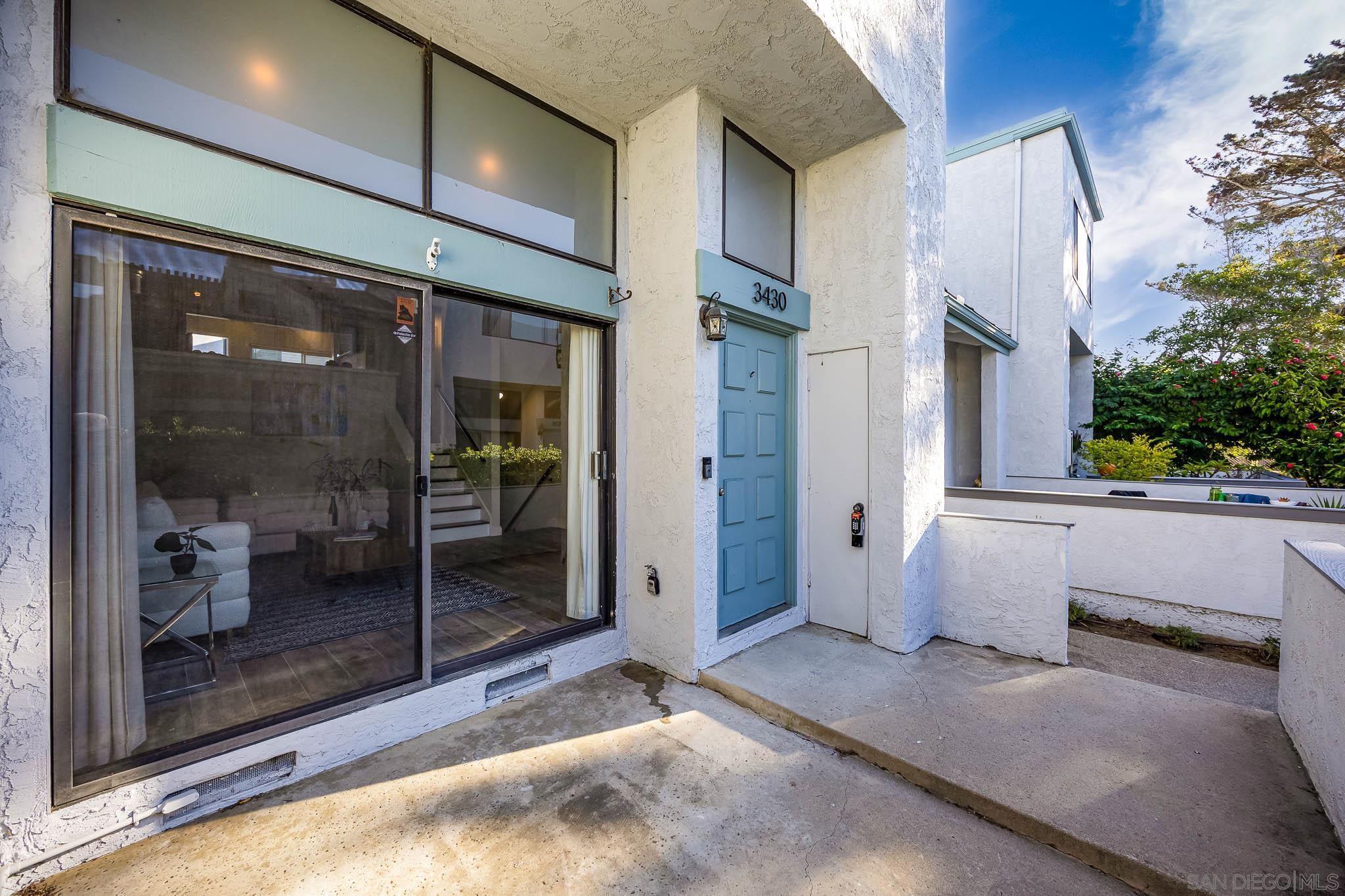 Detail Gallery Image 3 of 36 For 3430  via Alicante, La Jolla,  CA 92037 - 2 Beds | 2/1 Baths