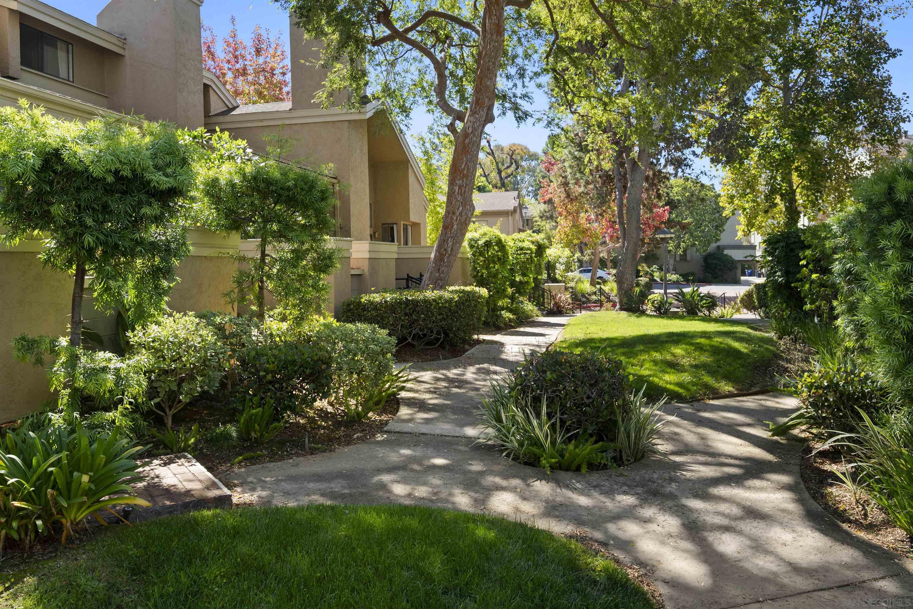Detail Gallery Image 3 of 51 For 3216  Caminito Eastbluff  65, La Jolla,  CA 92037 - 3 Beds | 2/1 Baths