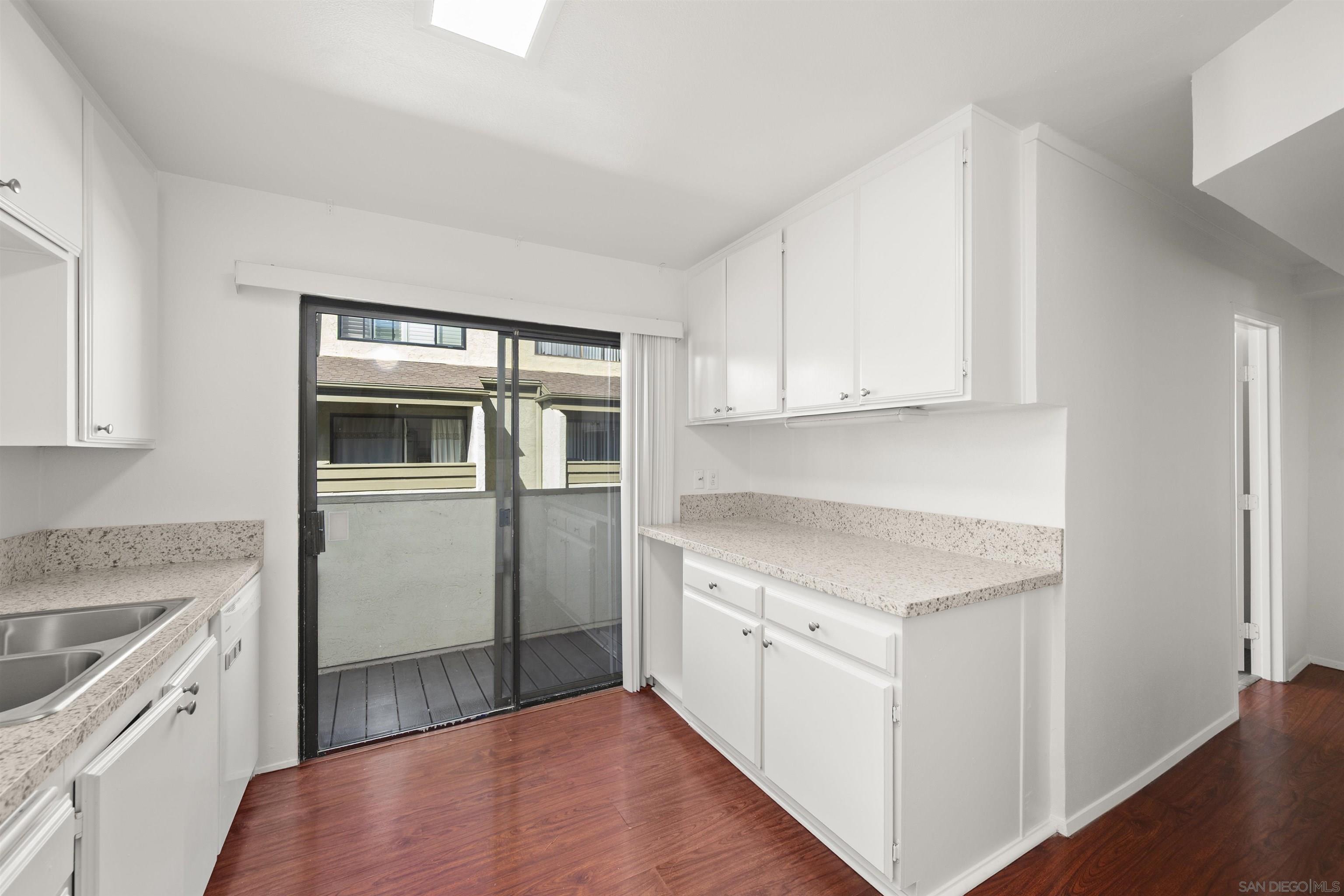 Detail Gallery Image 22 of 51 For 3216  Caminito Eastbluff  65, La Jolla,  CA 92037 - 3 Beds | 2/1 Baths