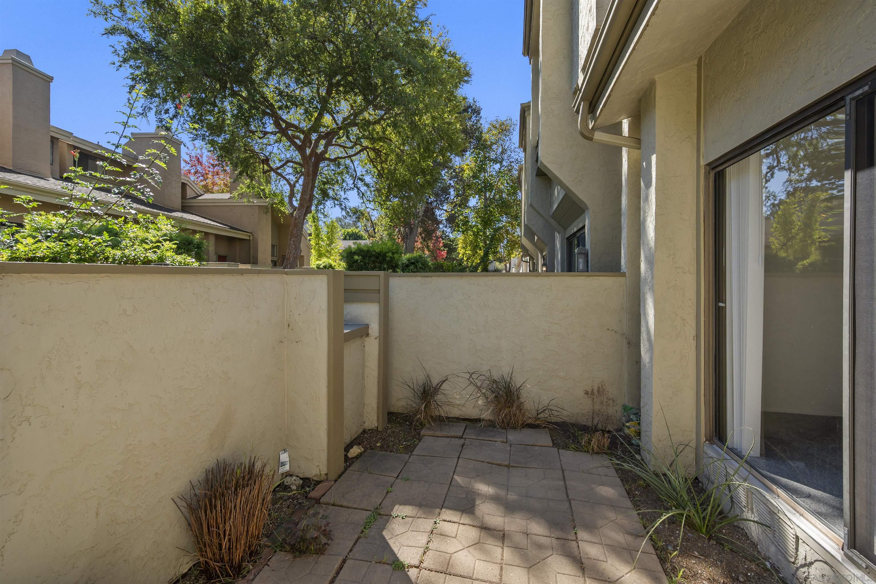 Detail Gallery Image 9 of 51 For 3216  Caminito Eastbluff  65, La Jolla,  CA 92037 - 3 Beds | 2/1 Baths