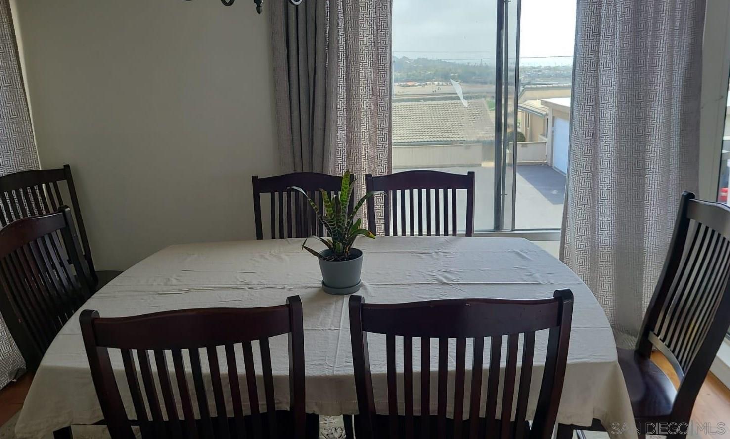 Detail Gallery Image 3 of 25 For 218  Turf View Dr, Solana Beach,  CA 92075 - 2 Beds | 2 Baths