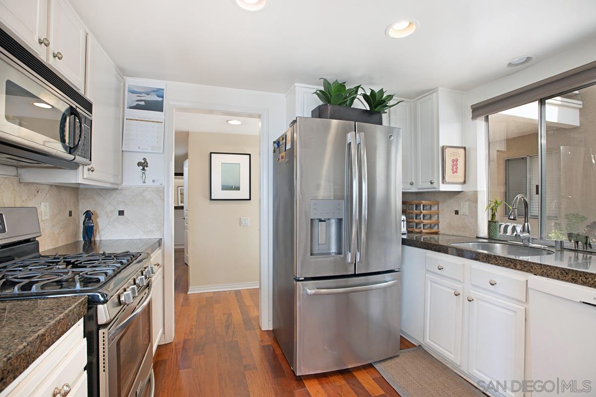 Detail Gallery Image 4 of 25 For 218  Turf View Dr, Solana Beach,  CA 92075 - 2 Beds | 2 Baths