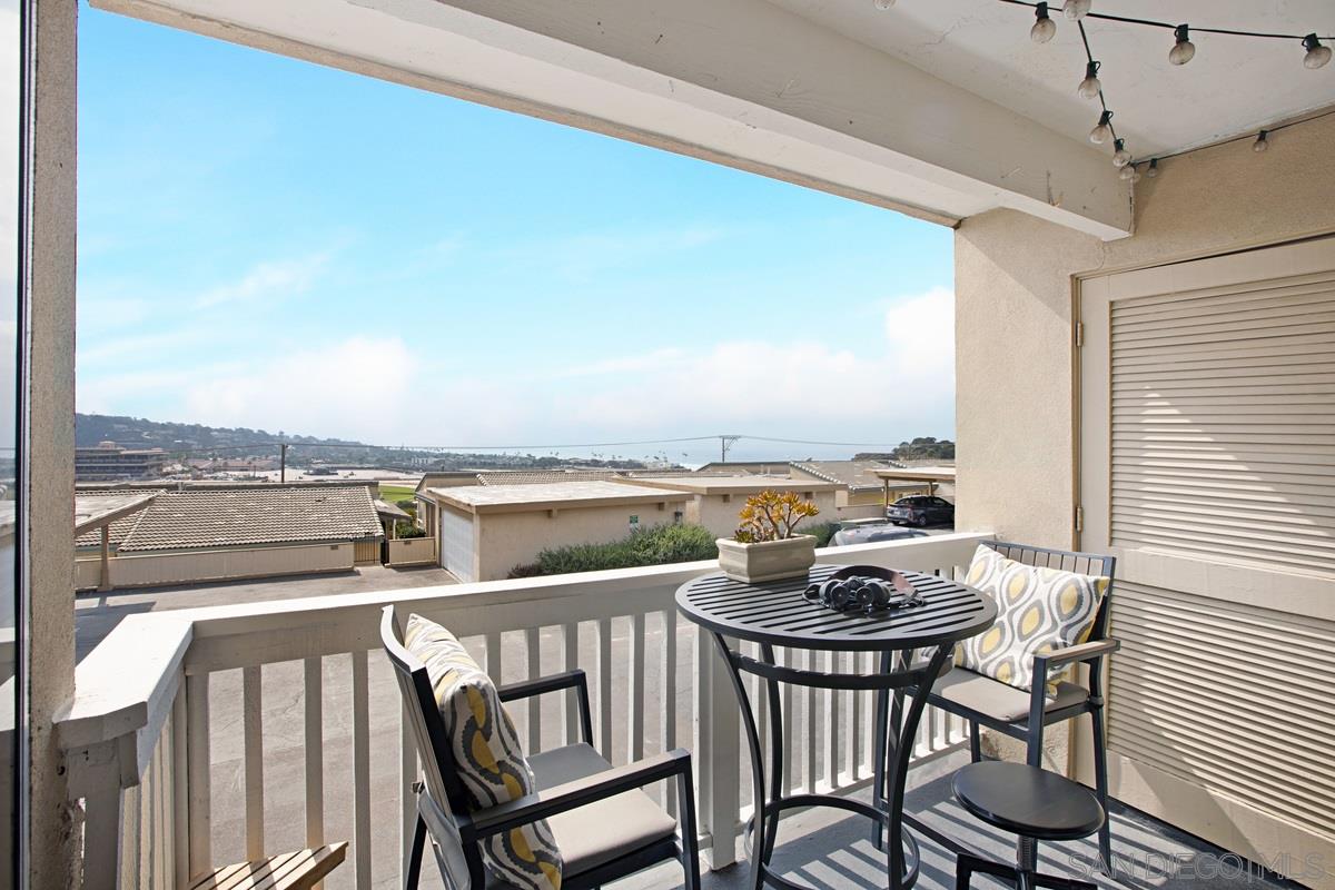 Detail Gallery Image 8 of 25 For 218  Turf View Dr, Solana Beach,  CA 92075 - 2 Beds | 2 Baths