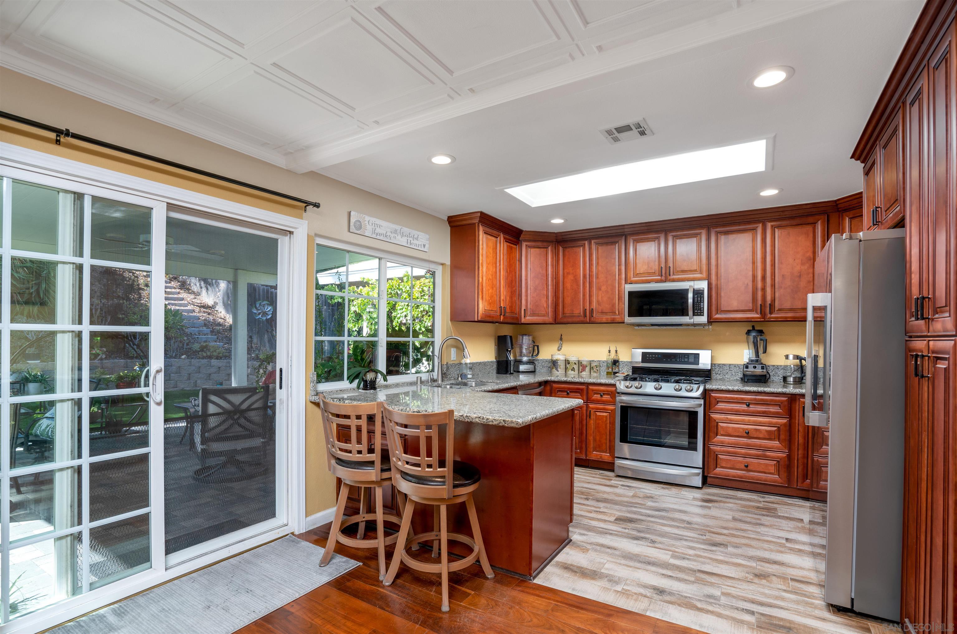 Detail Gallery Image 7 of 34 For 9972  via Francis, Santee,  CA 92071 - 4 Beds | 2 Baths