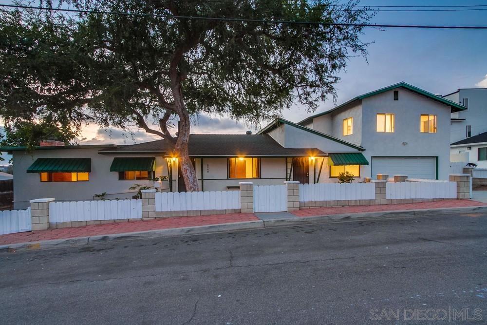 Detail Gallery Image 2 of 39 For 6548  Comly St, San Diego,  CA 92111 - 5 Beds | 3 Baths