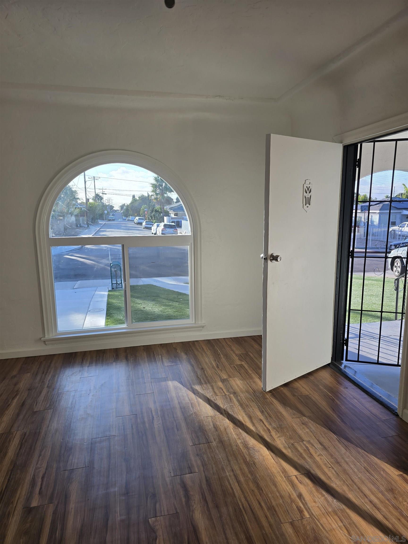 Detail Gallery Image 2 of 16 For 4527  Esther Street, San Diego,  CA 92115 - 4 Beds | 2 Baths