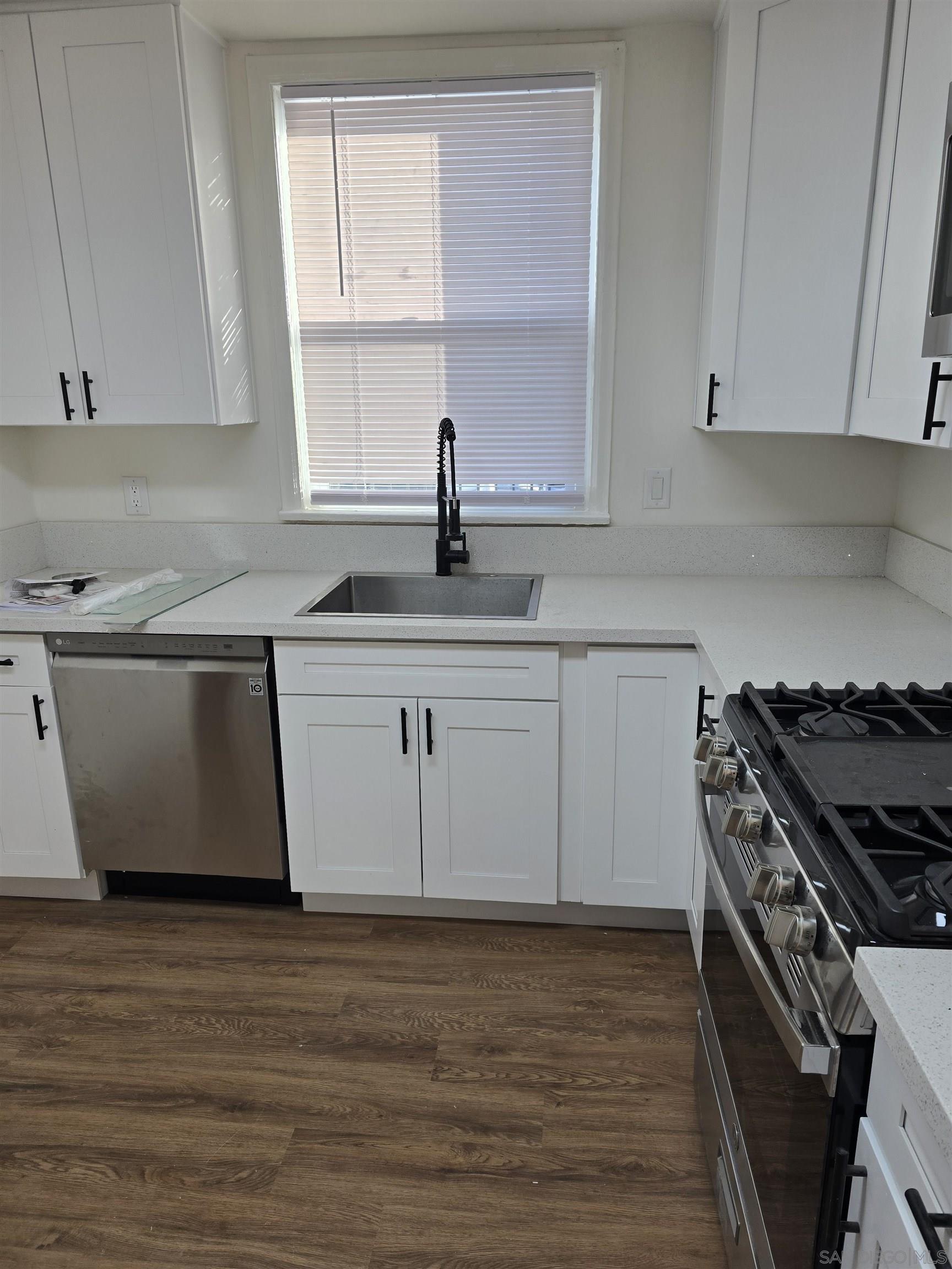 Detail Gallery Image 3 of 16 For 4527  Esther Street, San Diego,  CA 92115 - 4 Beds | 2 Baths