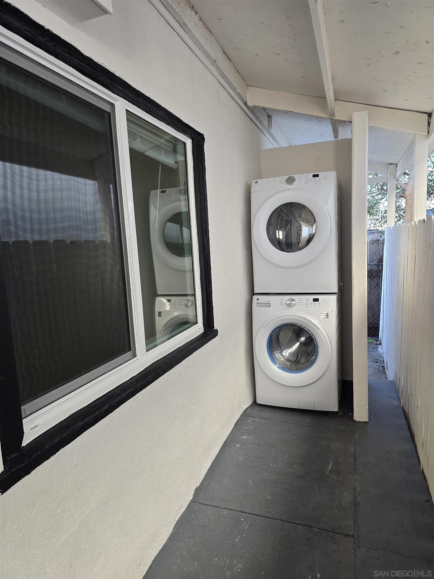 Detail Gallery Image 4 of 16 For 4527  Esther Street, San Diego,  CA 92115 - 4 Beds | 2 Baths