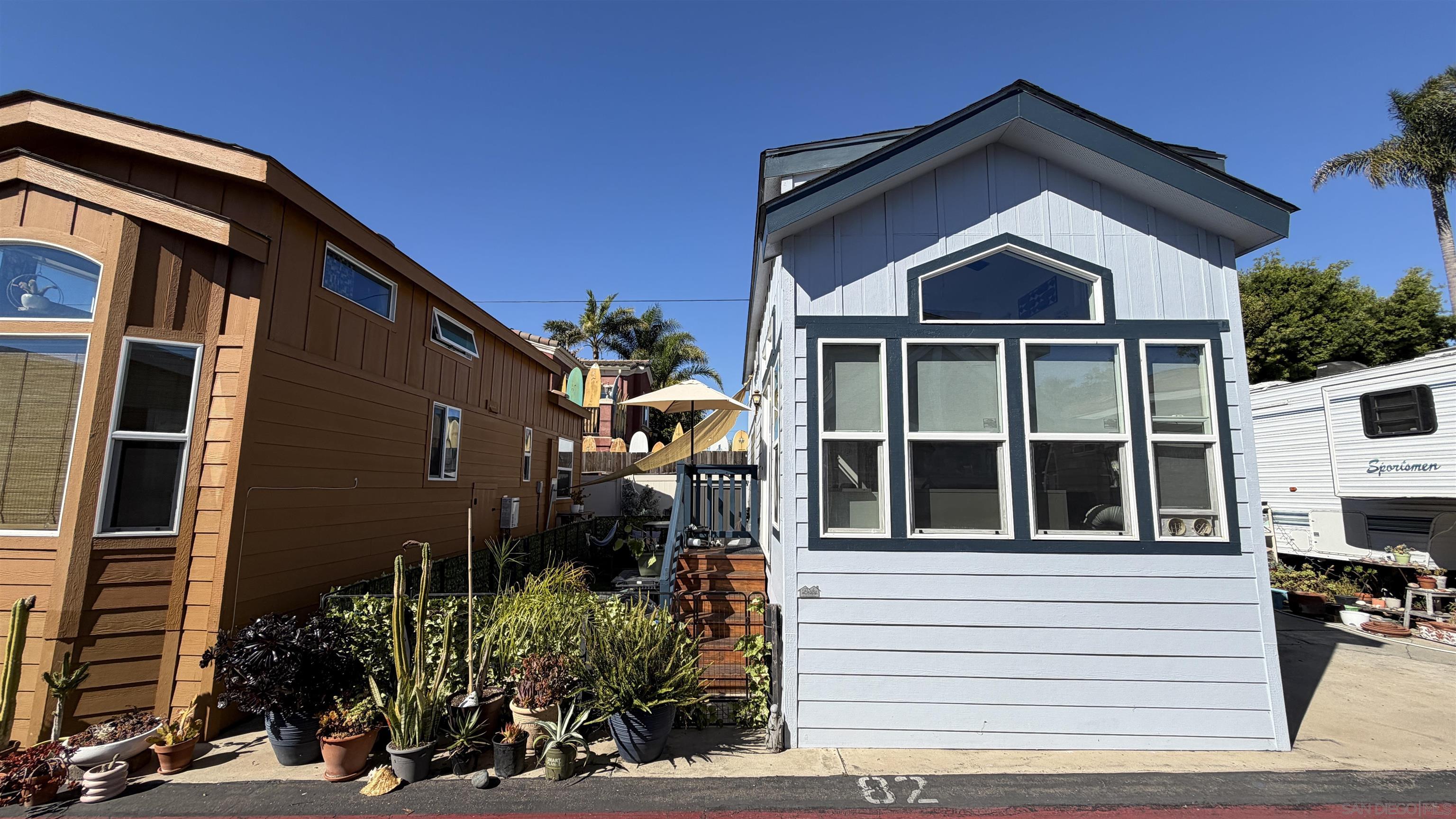 Detail Gallery Image 2 of 32 For 1549  N Vulcan  82, Encinitas,  CA 92024 - 2 Beds | 1 Baths